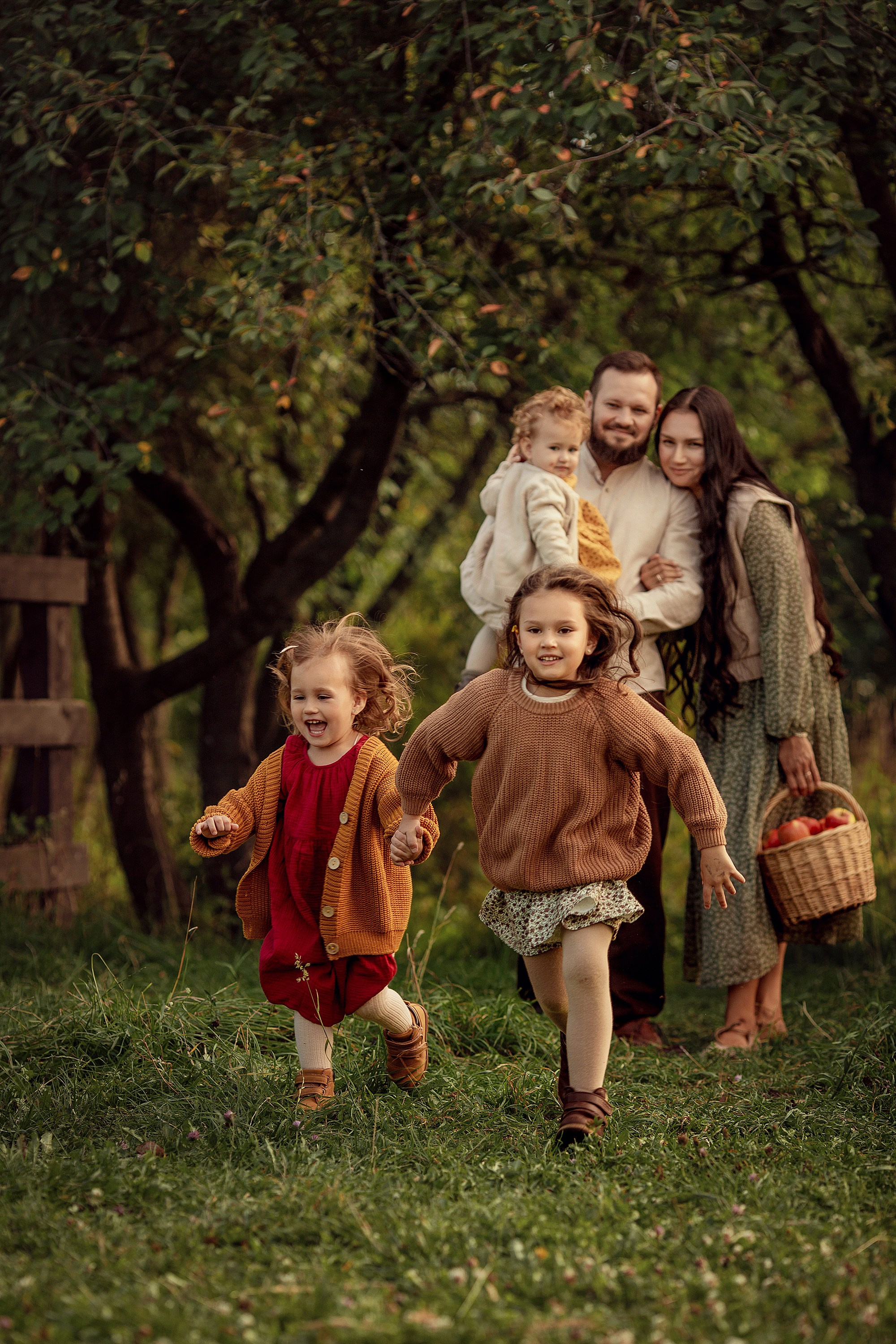 Семейная фотосессия с яблоками. Tatyana Nadezhdina Family photographer
