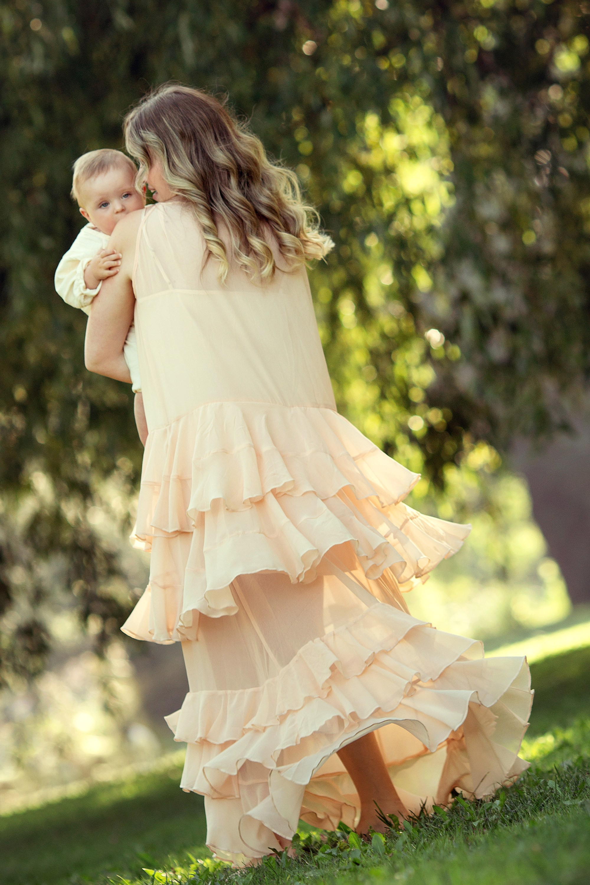 Летняя фотосессия материнства на природе. Tatyana Nadezhdina Family photographer
