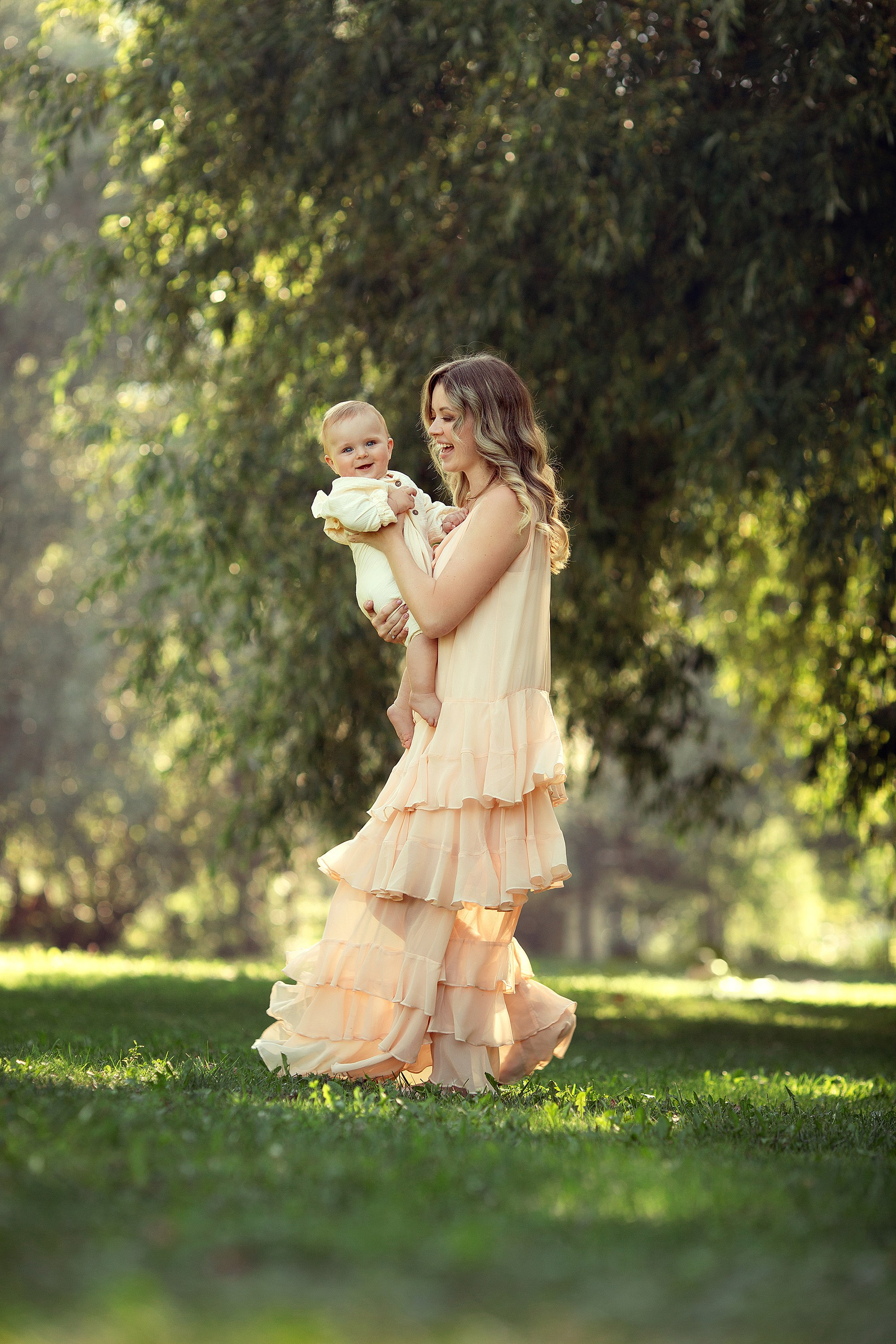 Летняя фотосессия материнства на природе. Tatyana Nadezhdina Family photographer