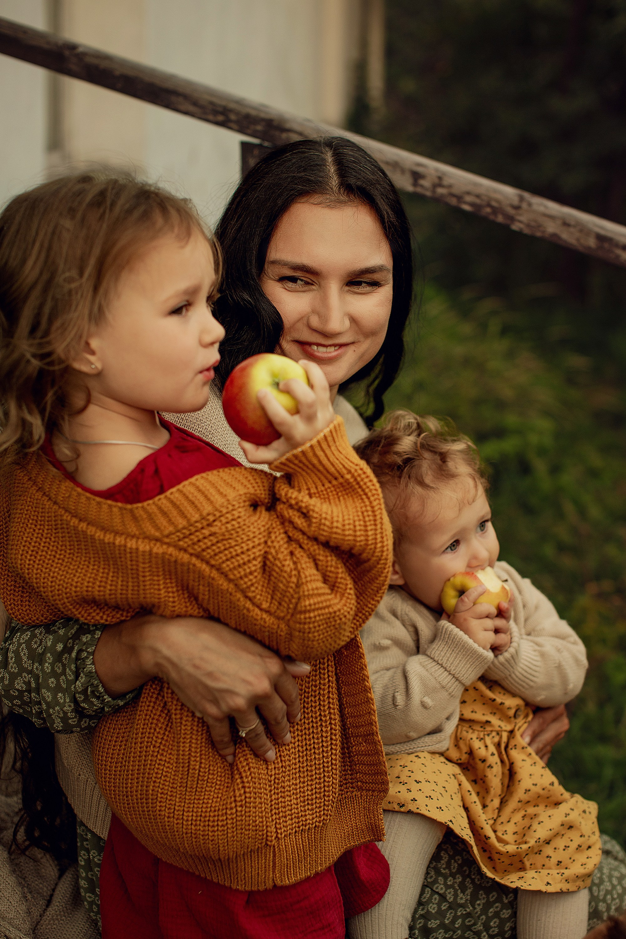 Семейная фотосессия с яблоками. Tatyana Nadezhdina Family photographer