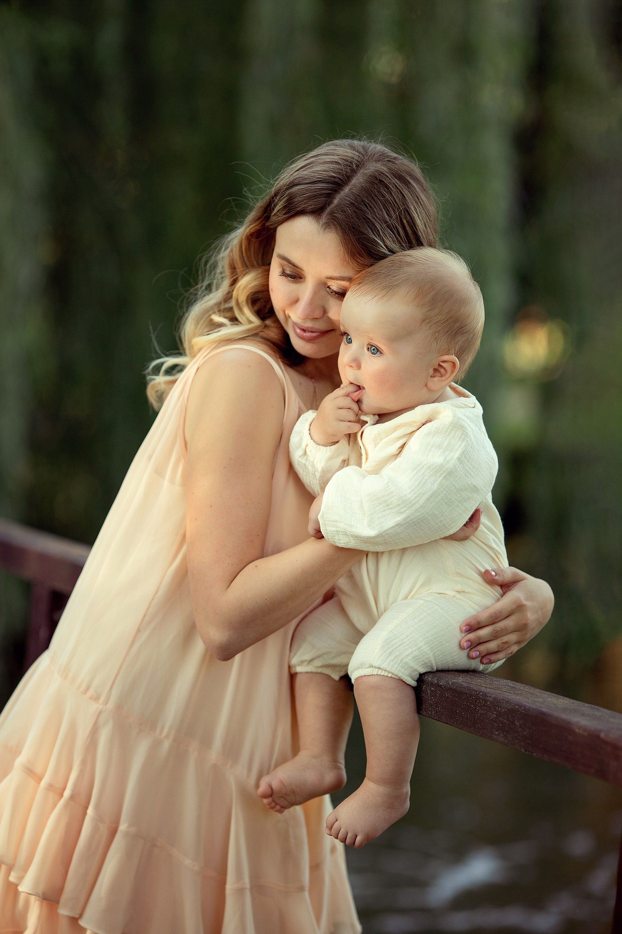 Летняя фотосессия материнства на природе. Tatyana Nadezhdina Family photographer