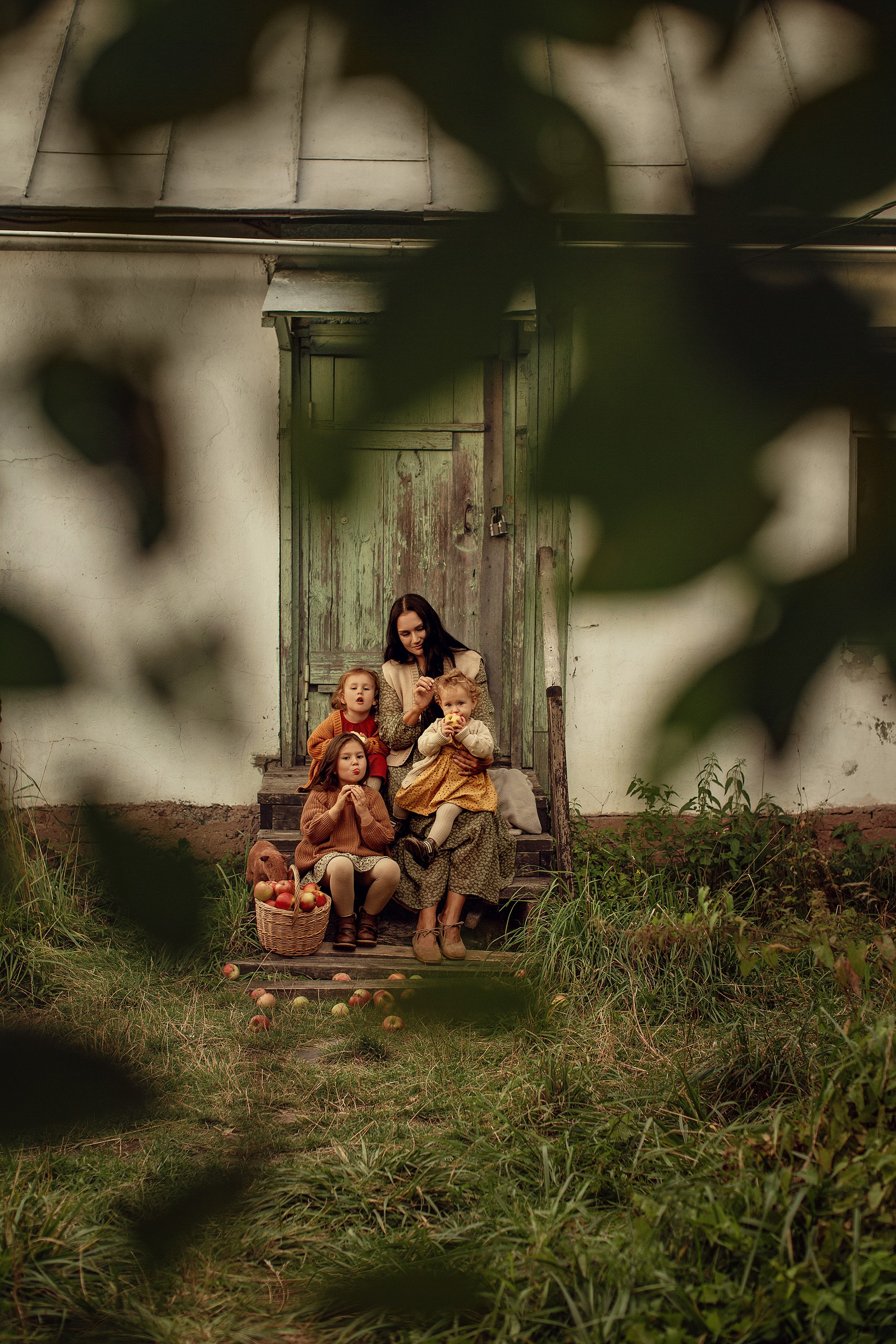 Семейная фотосессия с яблоками. Tatyana Nadezhdina Family photographer
