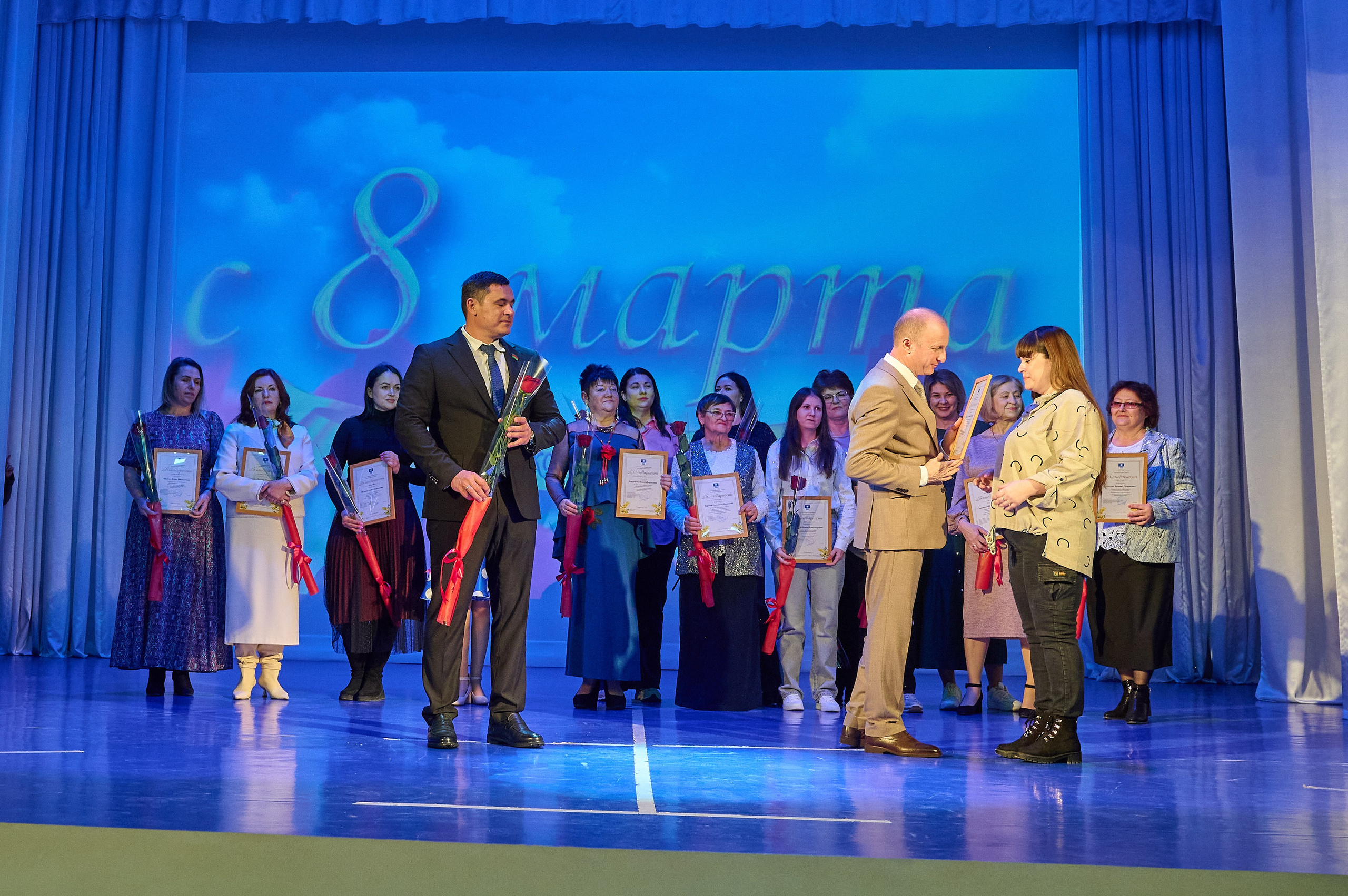 8 марта Марьина роща. Жизнь курорта Кабардинка в фотографиях