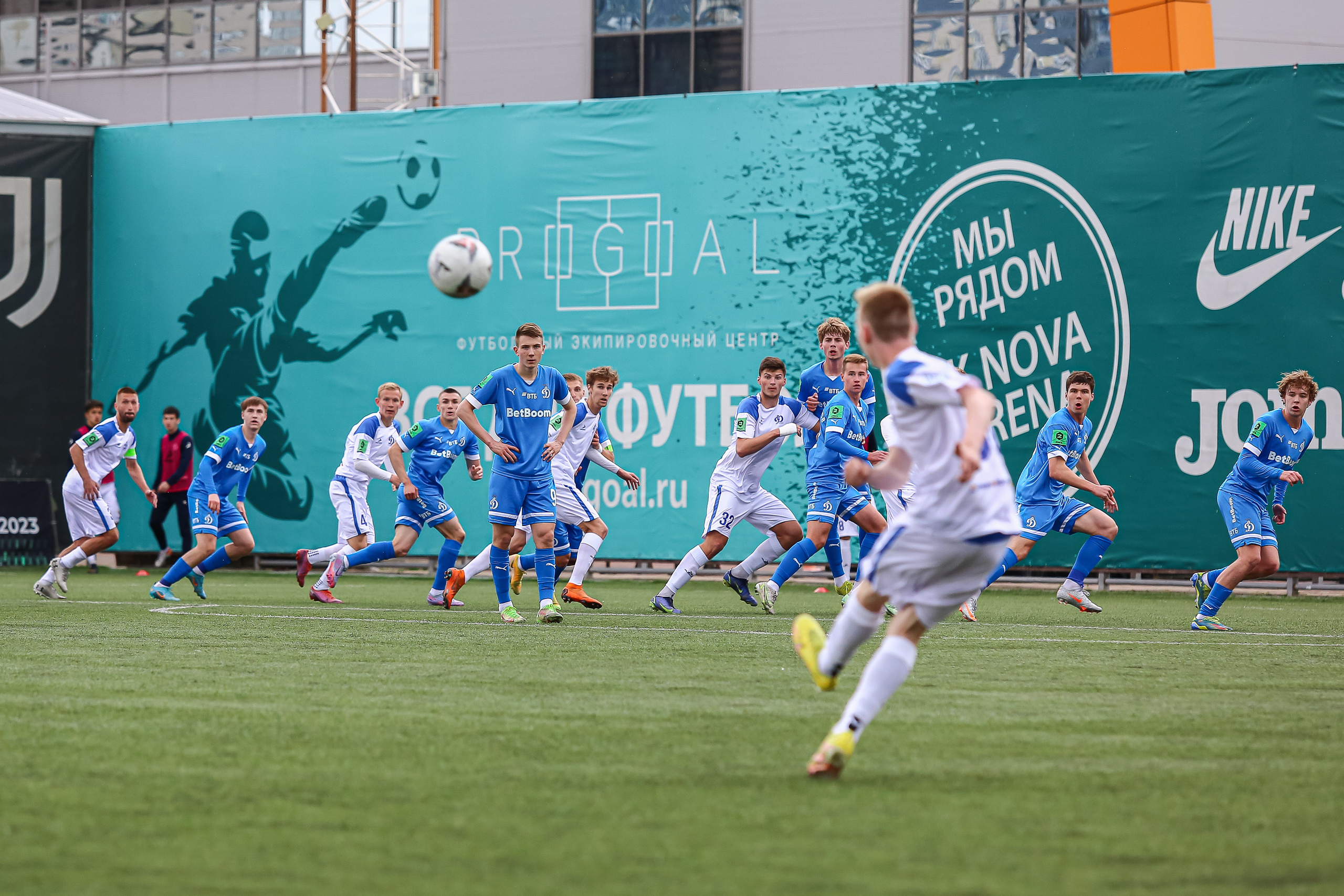 Футбольный матч между командами Динамо СПБ — Динамо 2. Сергей Гусев — спортивная фотография, виртуальные туры, 3д панорамы