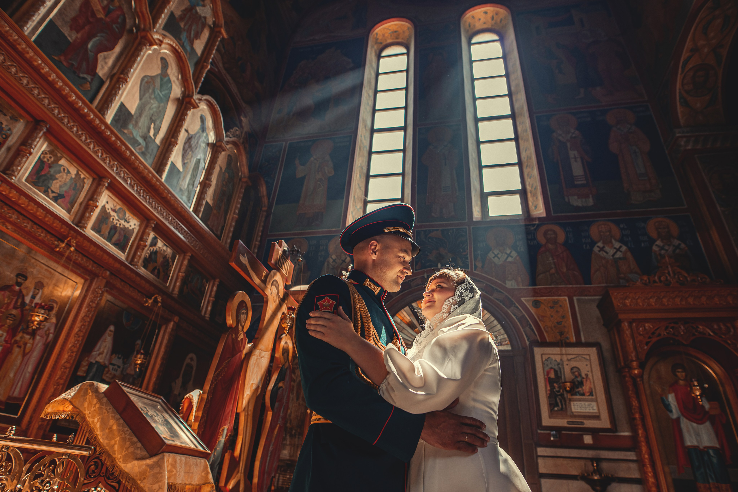 Фотограф Галина Молчанова - Съемка Таинства Венчания в храме святых царственных страстотерпцев в г. Курске. Жени и Невеста в лучах солнца.