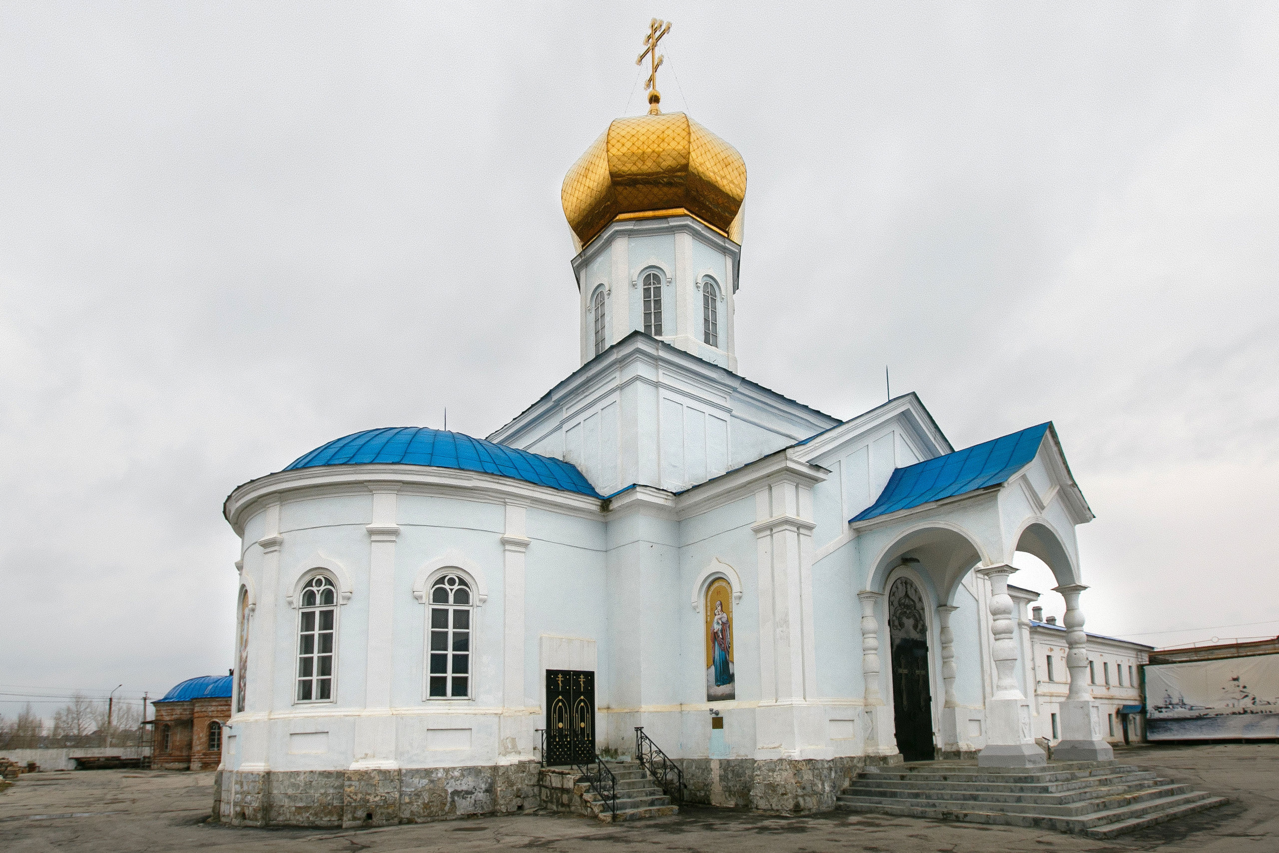 Фотограф на крещение в Сызрани. Свадебный, семейный и школьный фотограф в Сызрани Максим Баталов