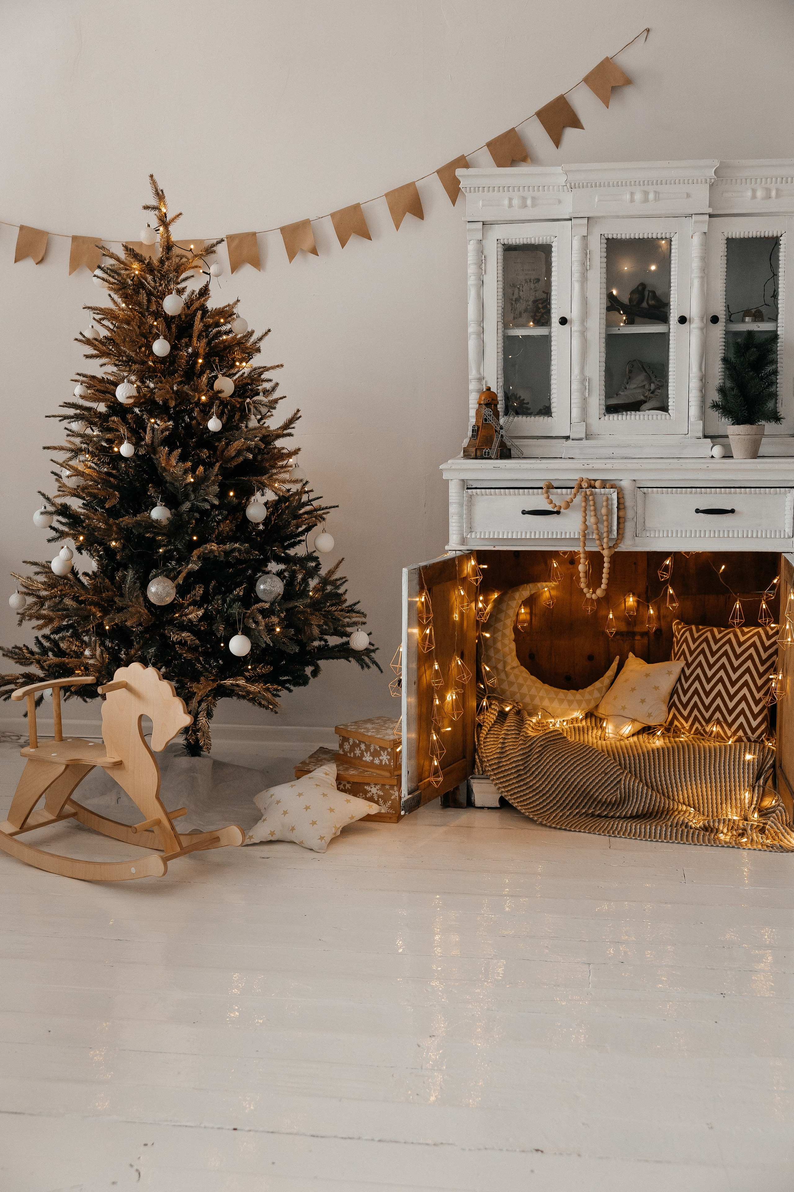 Лотос. Фотостудия 220 — первая в Чите фотостудия, предназначенная для работы