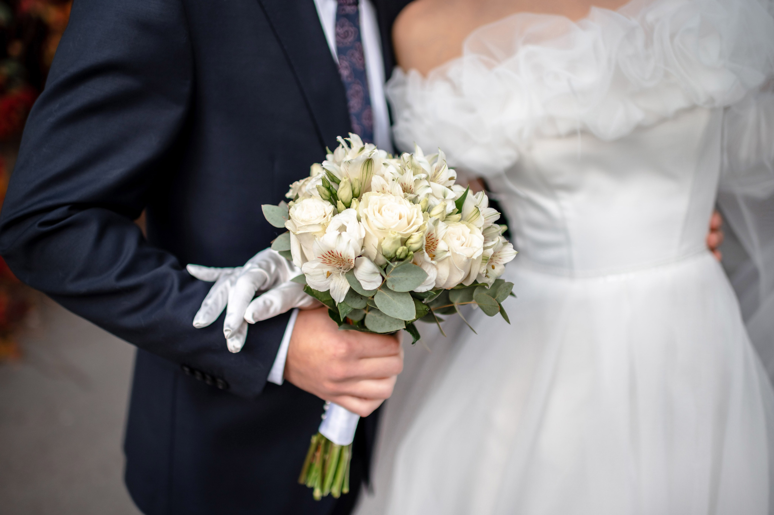 Осенняя великолепная свадебная прогулка жениха и невесты в октябре в Санкт-Петербурге в Михайловском парке и у Атлантов на Миллионной улице. Портретный, семейный и свадебный фотограф в Санкт-Петербурге и в Пушкине Ширяев Денис