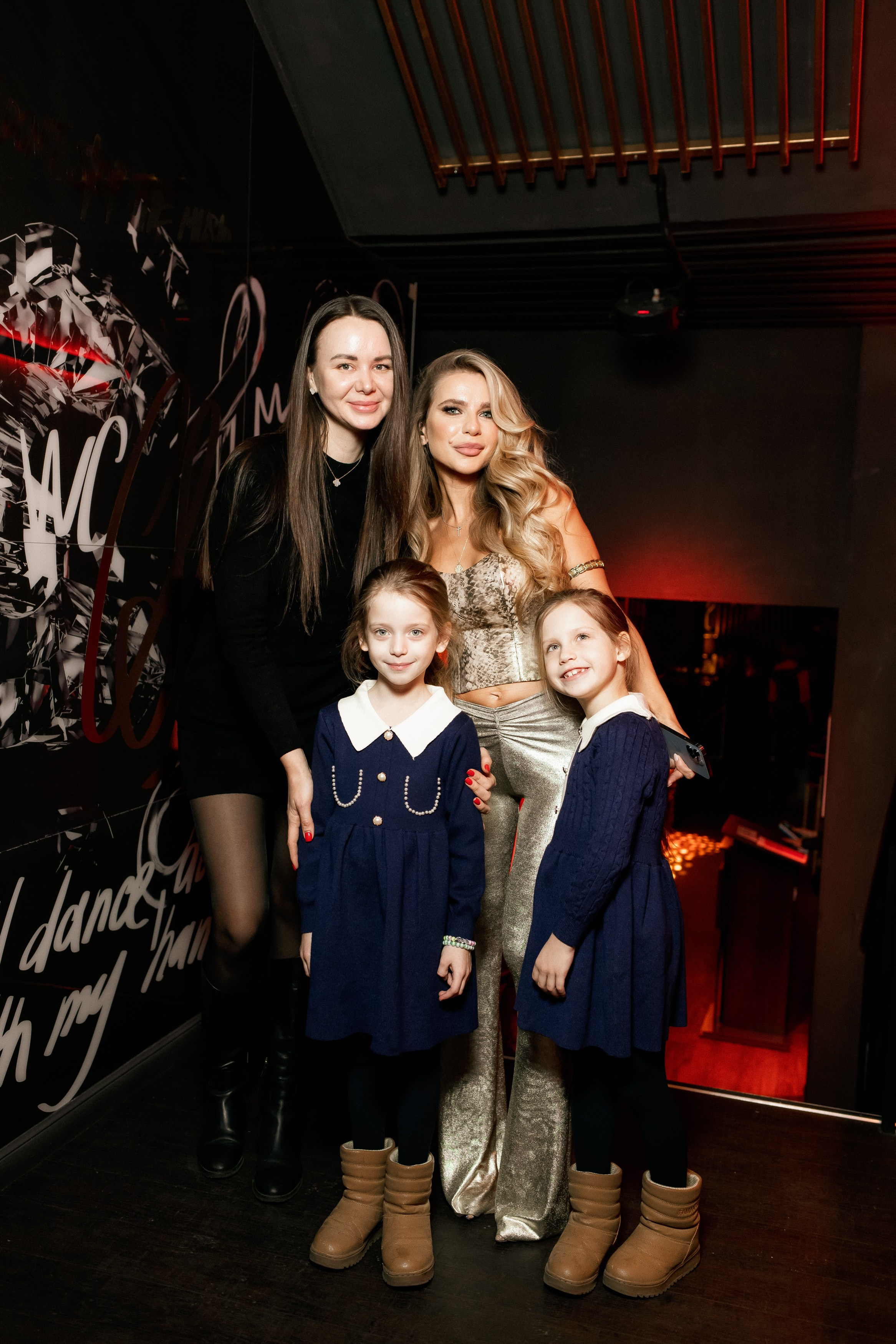 YANA URBAN: сольный концерт в «Анжелика Wineroom». СВОИ. ФОТООТЧЕТЫ-СОБЫТИЯ-МЕСТА