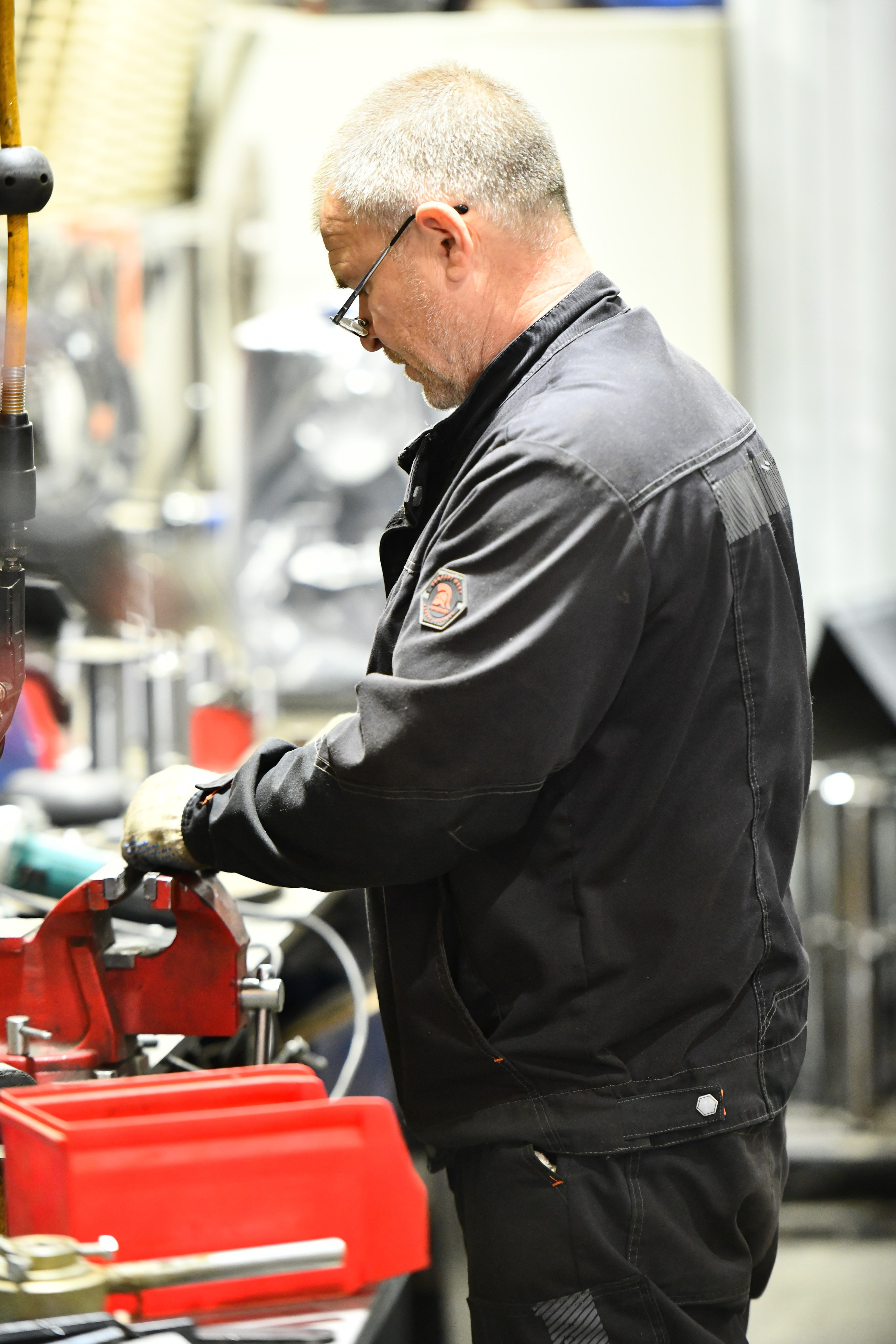 Репортаж с экскурсии на Завод ТРОМ. Репортажный и семейный фотограф — Шелихов Сергей