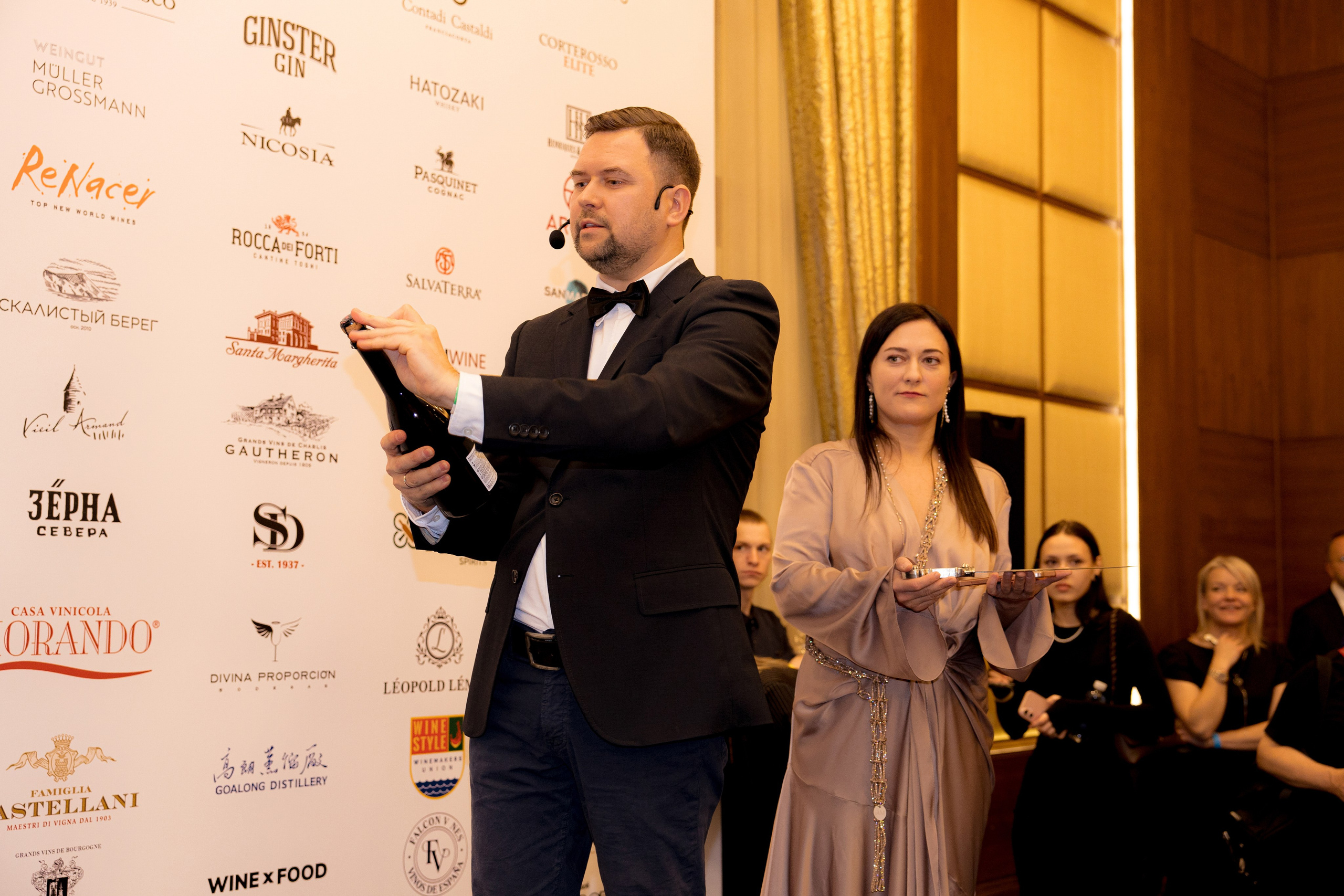 Репортажная фото- и видеосъемка Винного салона «Ароматный мир» в СПб