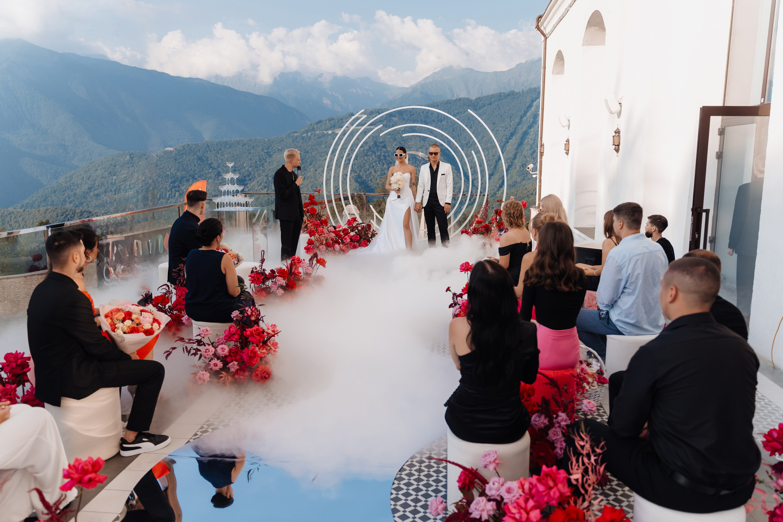 ВЕДУЩИЙ ПАВЕЛ ЕЛОВСКИХ