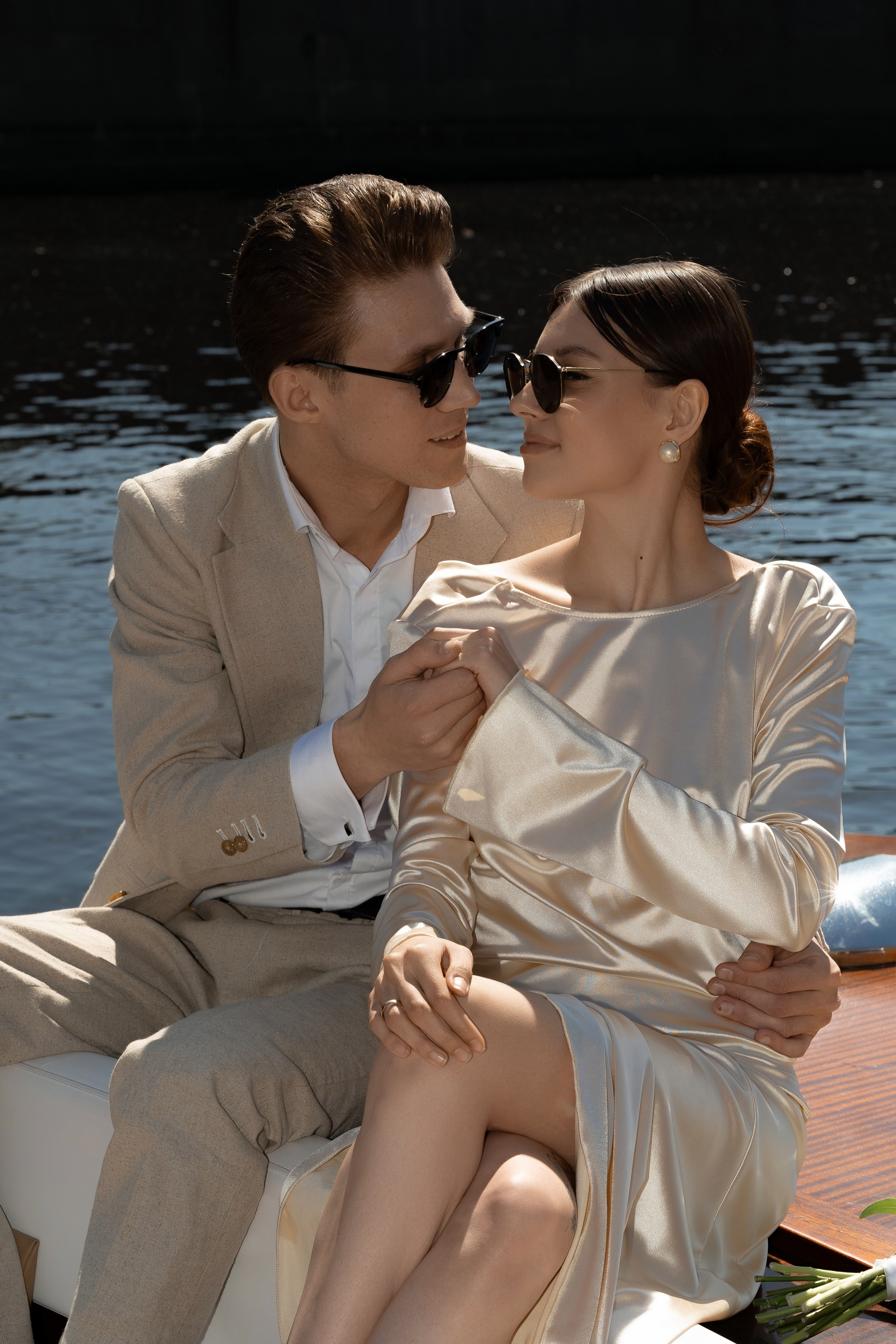 Прогулка по рекам и каналам Петербурга — свадебная фотосессия на катере. Свадебный фотограф Дмитрий Родионов — Санкт-Петербург и Ленинградская область