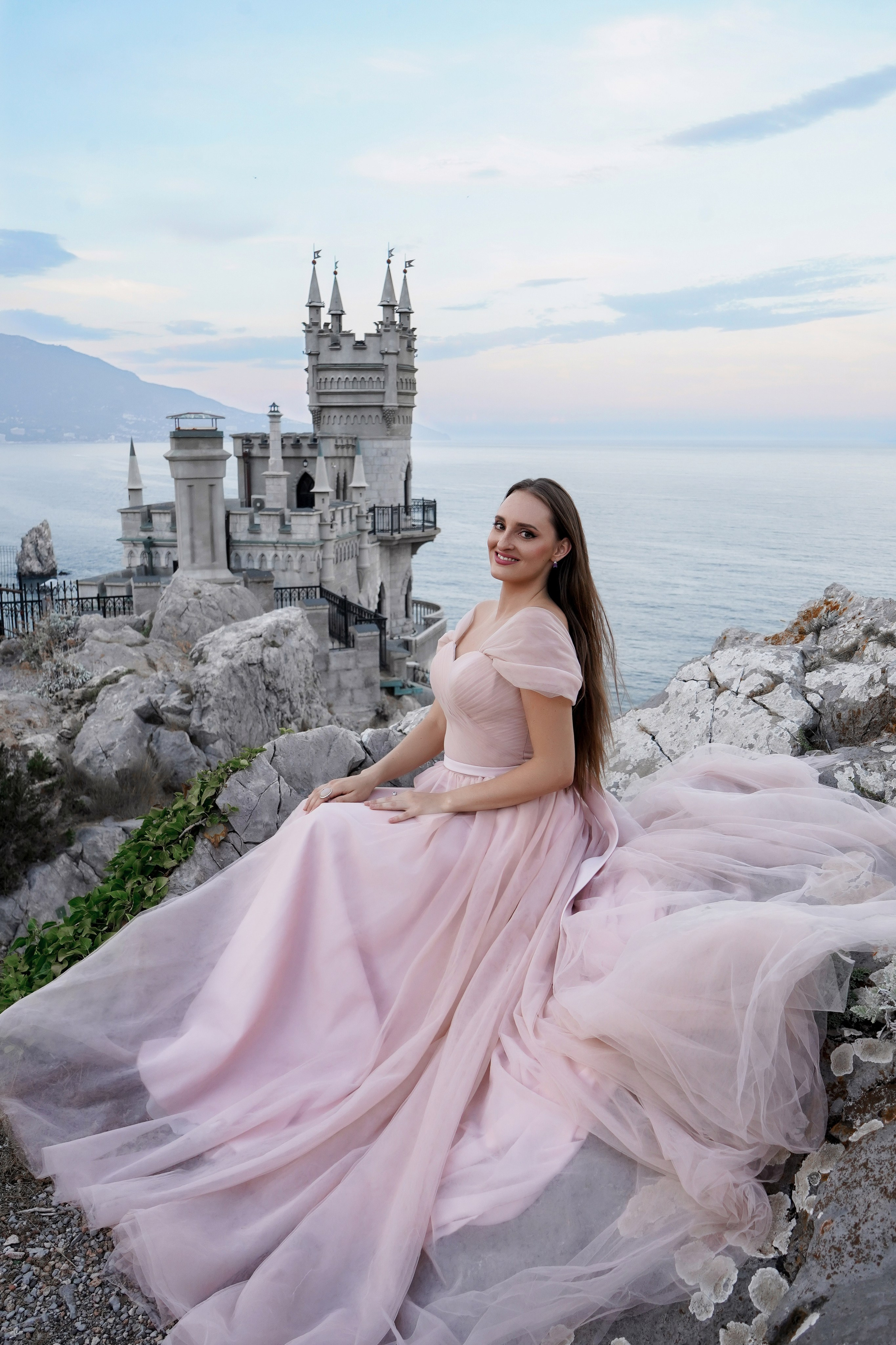 Женская фотосессия с Карелией на Ласточкином гнезде в Крыму. Свадебный фотограф в Ростове-на-Дону. Таинство Крещения и Венчания, семейные фотосессии. Алёна Чёботова