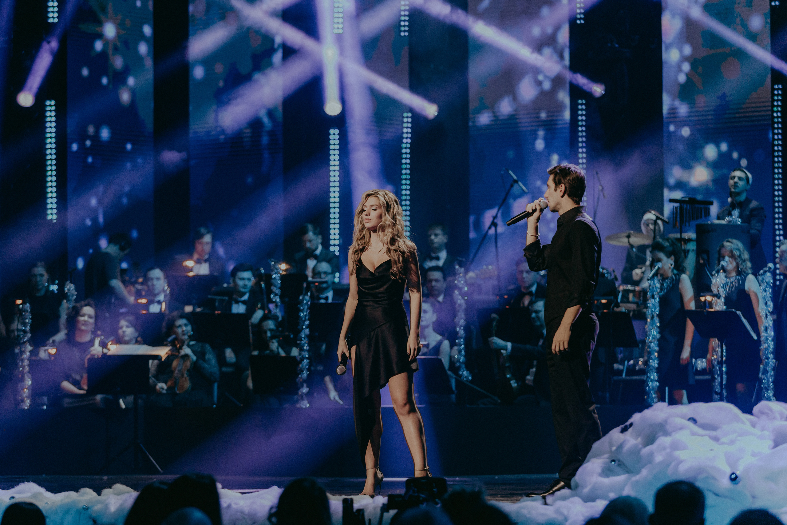 Люся Чеботина и певец ЮрКисс на Главном Новогоднем Концерте в Crocus City Hall в Москве