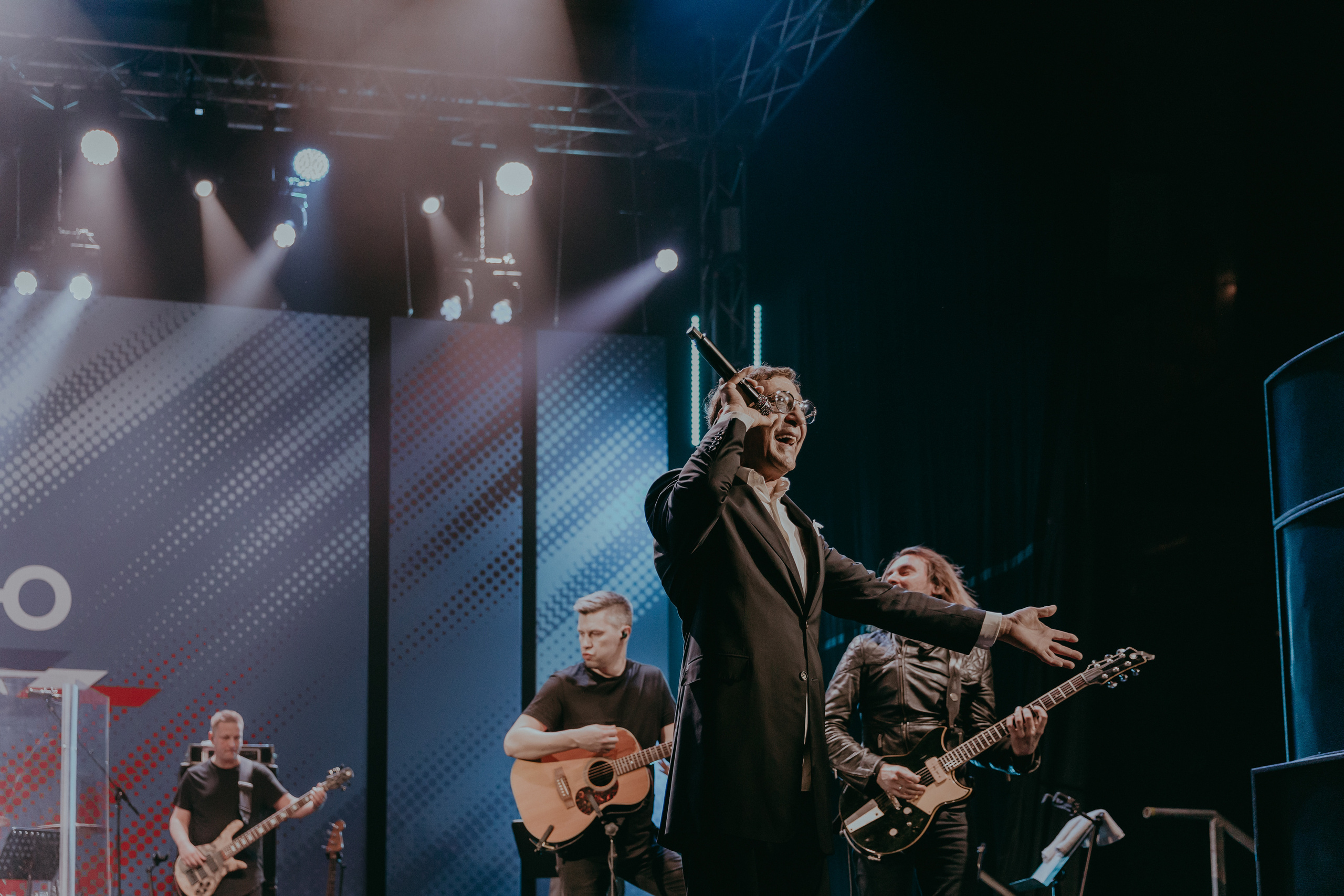 Григорий Лепс благотворительный концерт «Zа Россию» в Москве. «Птичка на проводе»: информационный портал в Москве