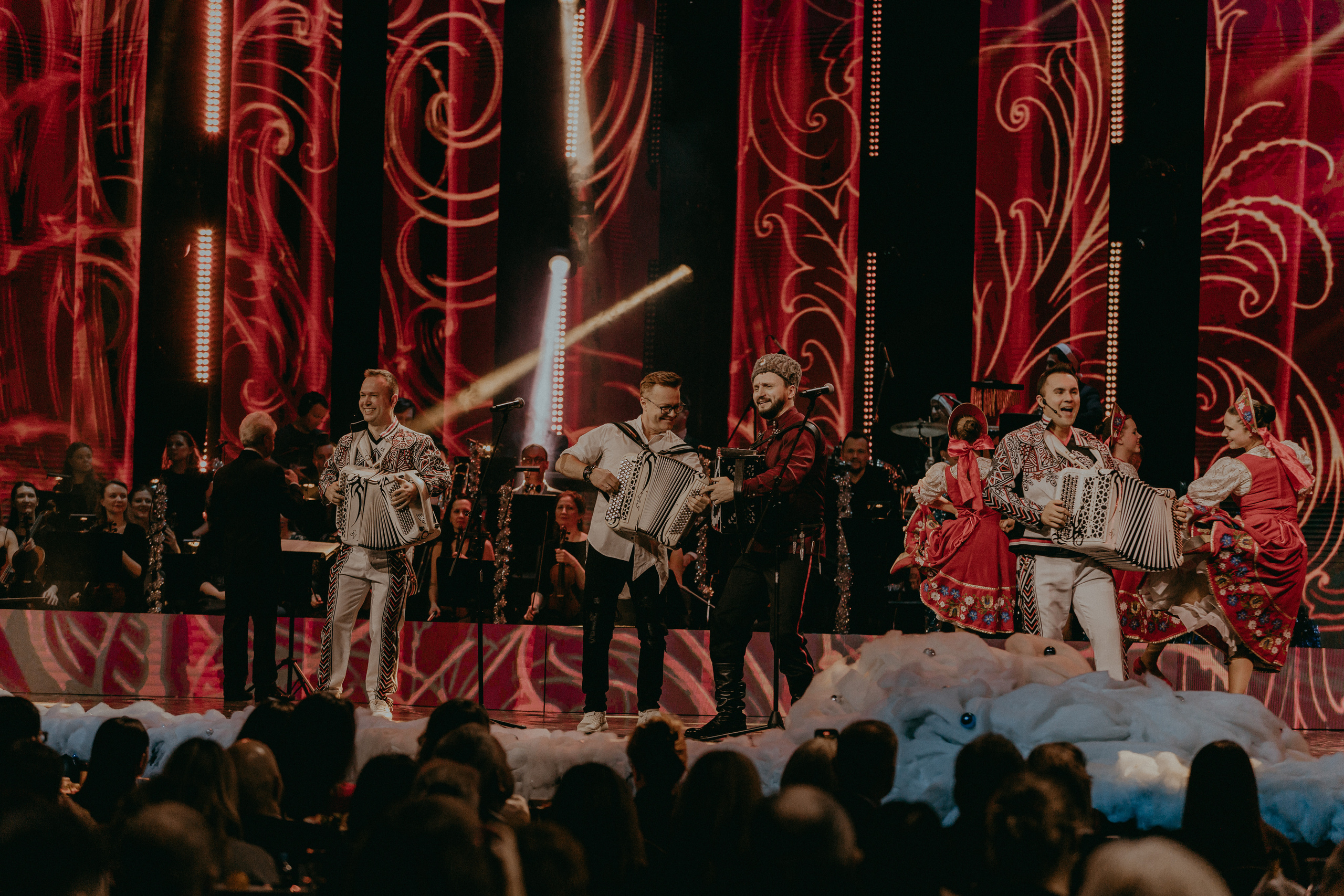 Главный Новогодний Концерт в Crocus City Hall. «Птичка на проводе»: информационный портал в Москве