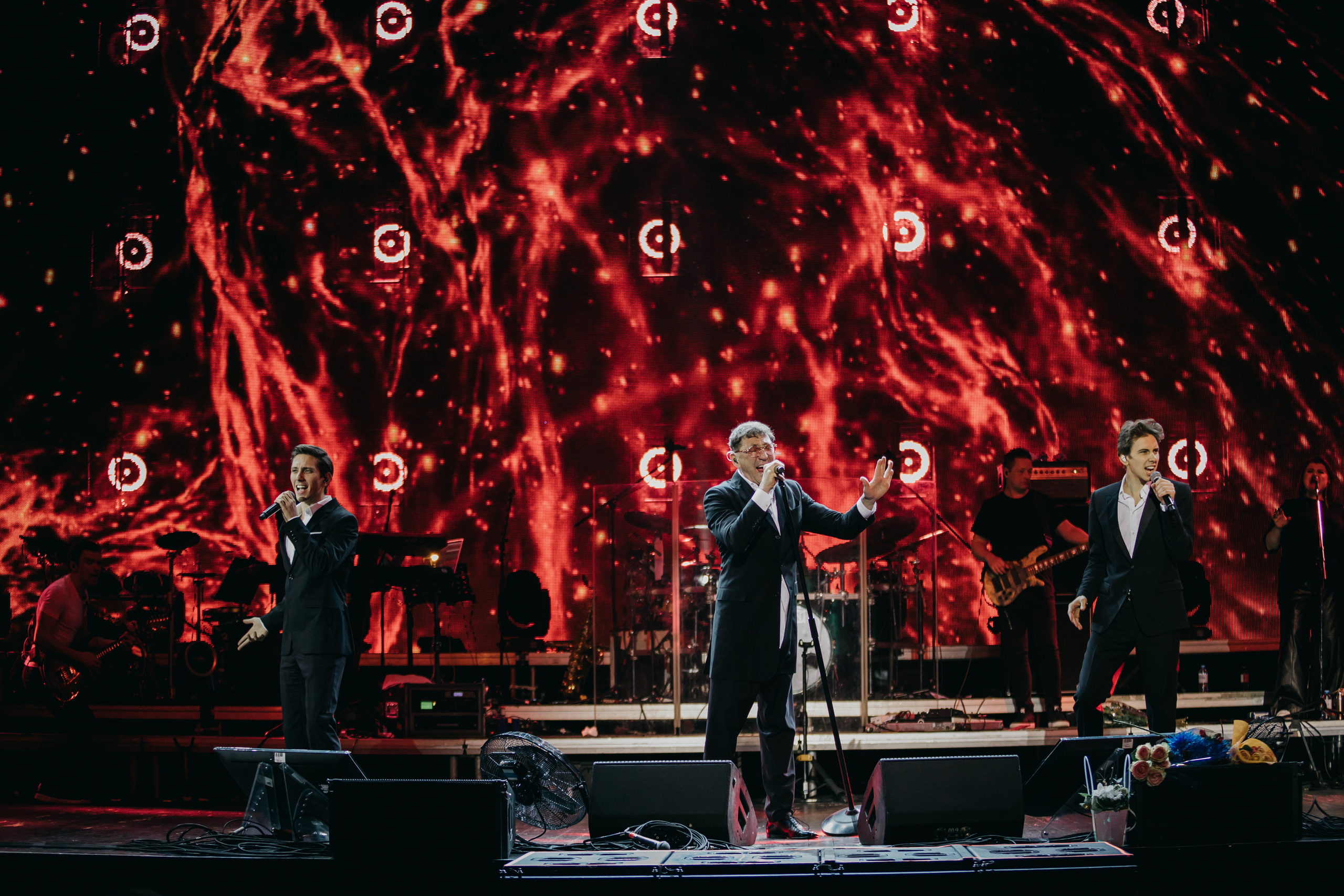 певец ЮрКисс, Григорий Лепс и певец ВладиМир на праздничном концерте Я нравлюсь женщинам в Москве