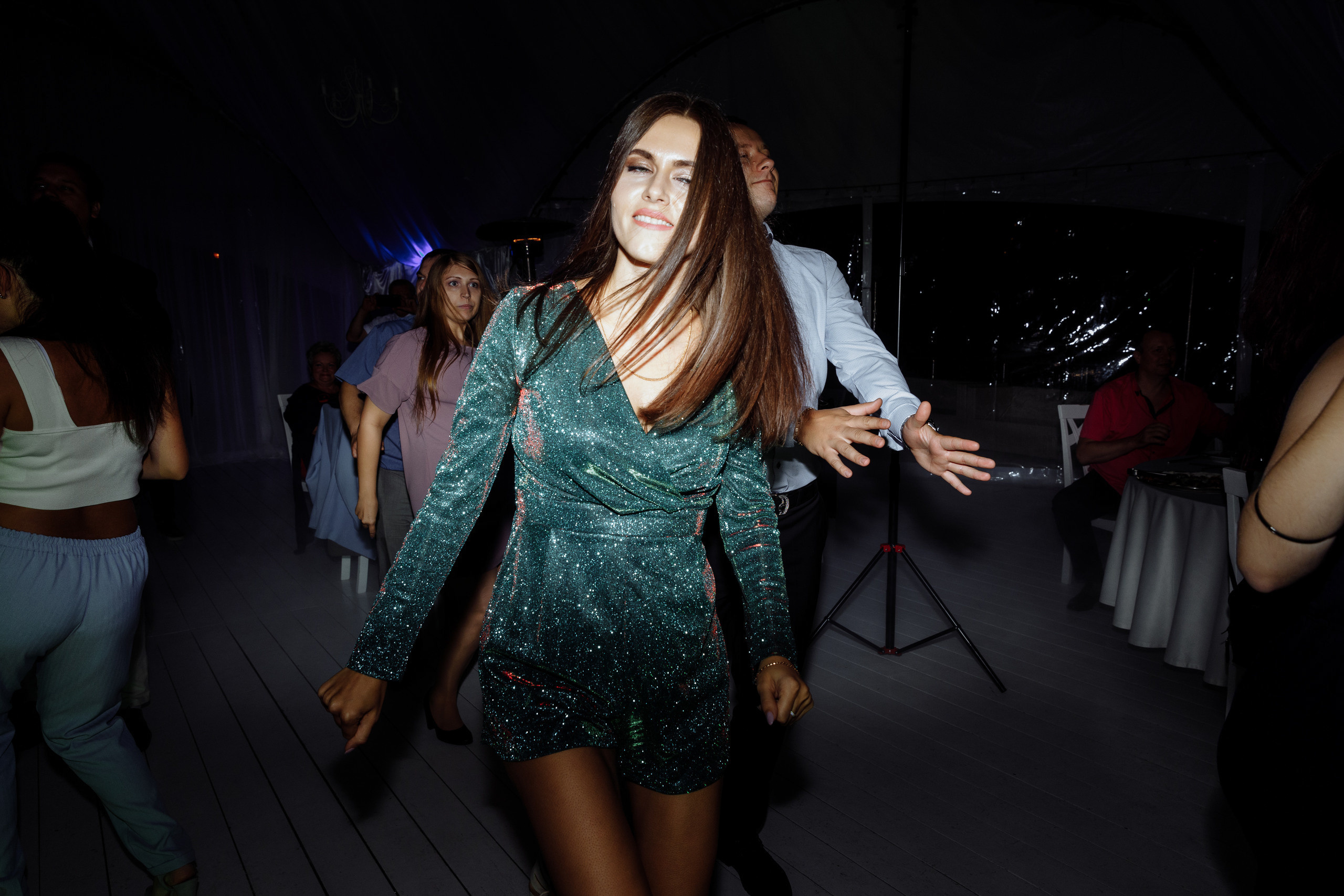 Смех, торт и танцы