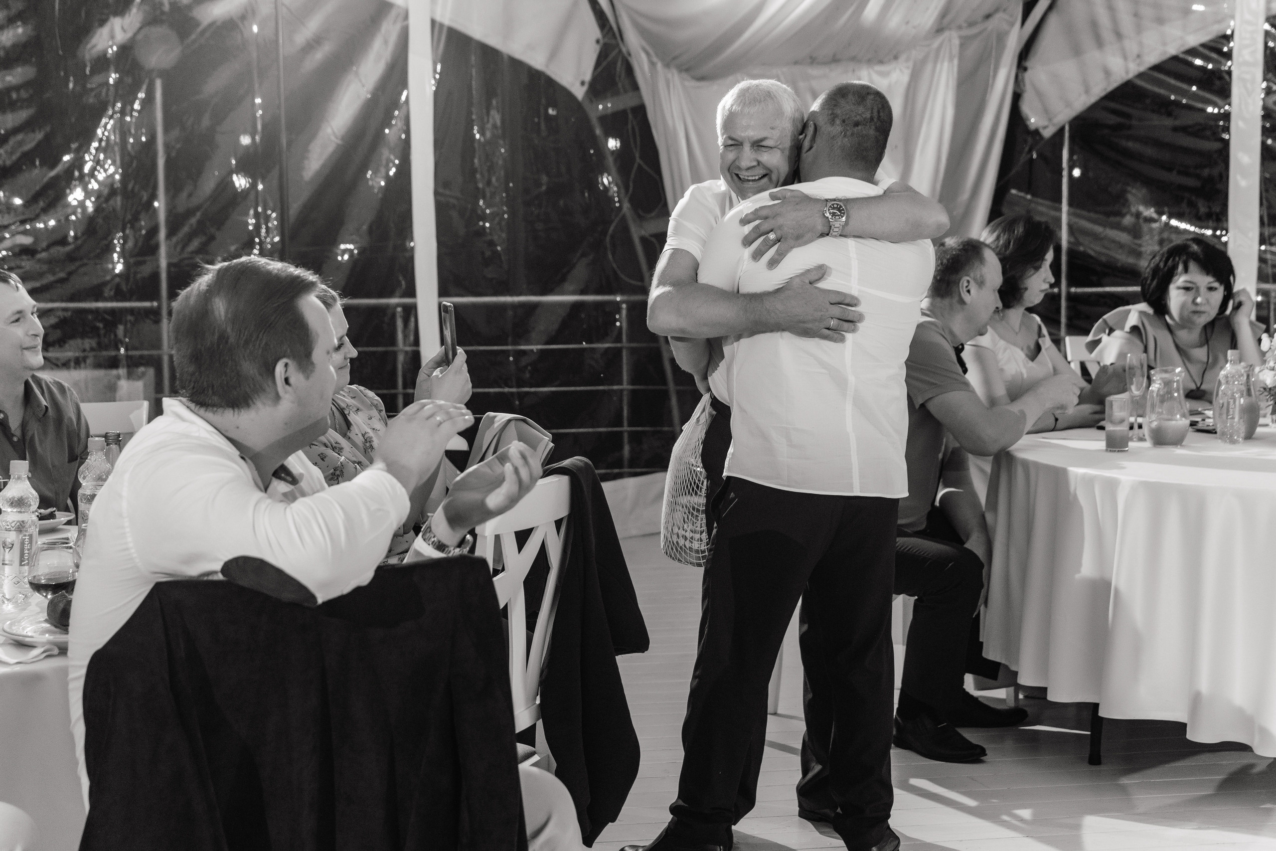 Смех, торт и танцы