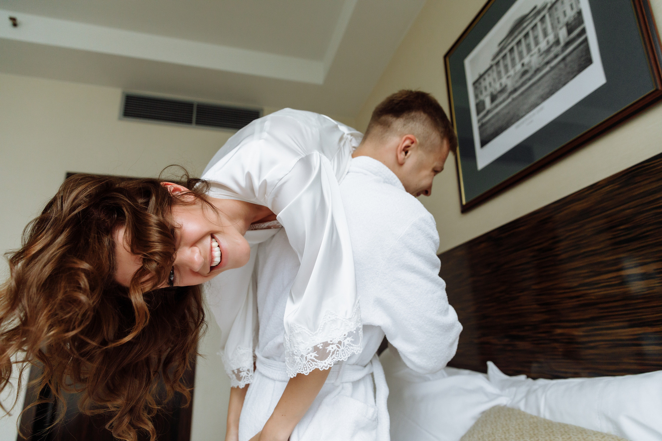 Смех, торт и танцы