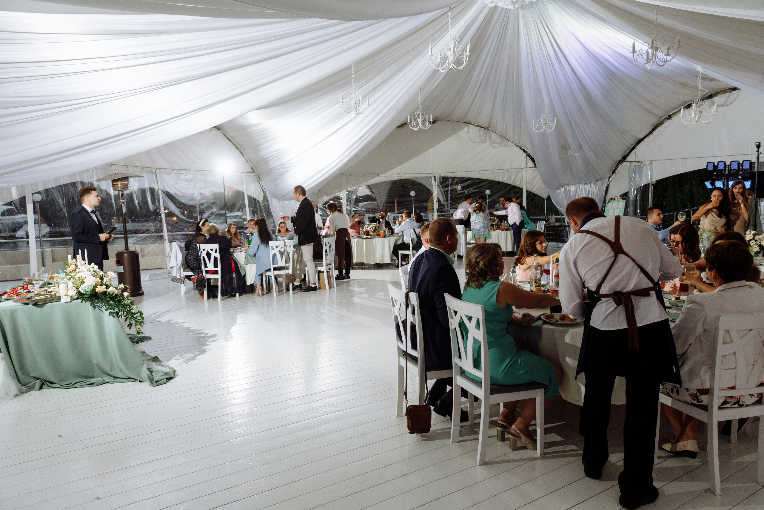 Смех, торт и танцы