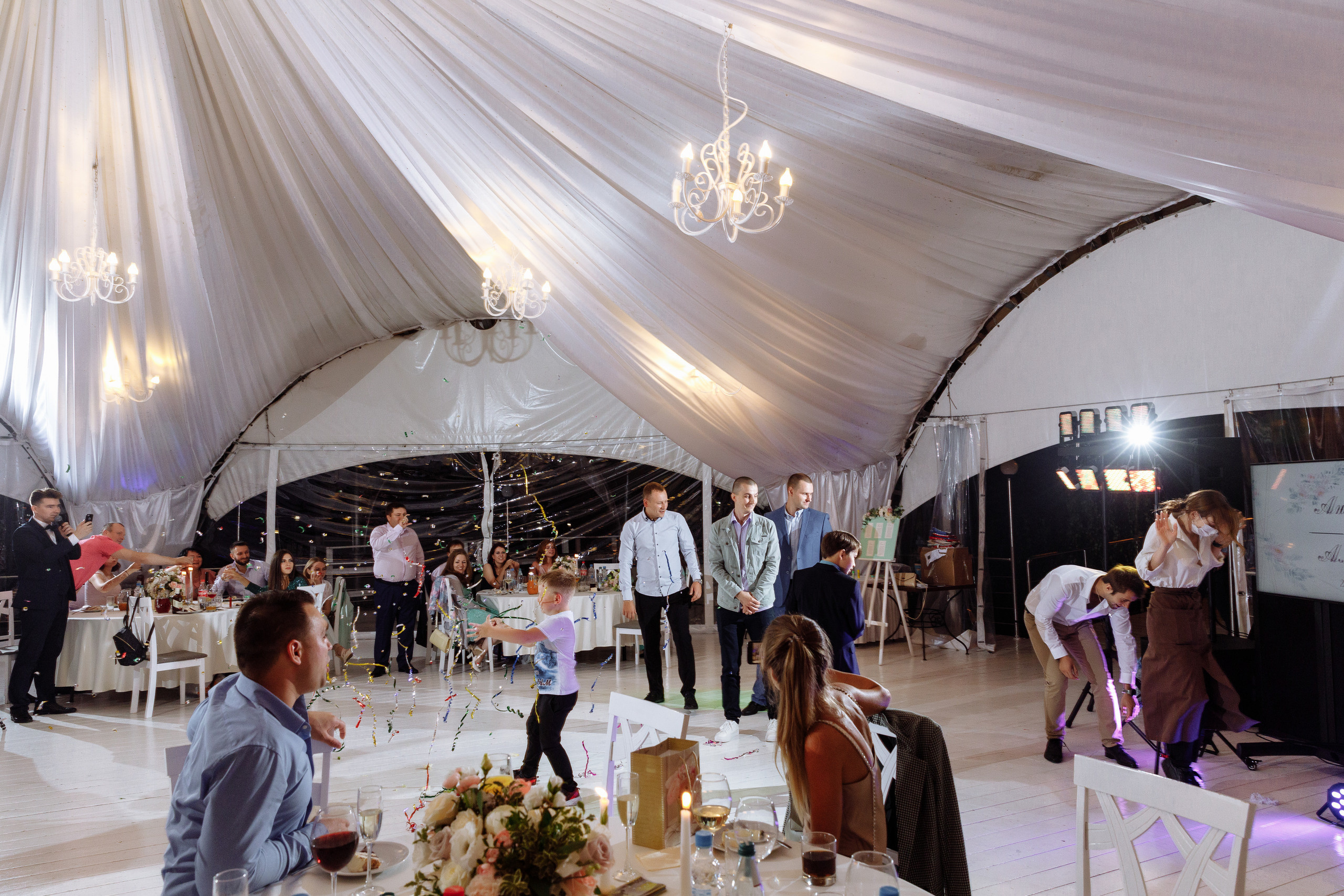 Смех, торт и танцы