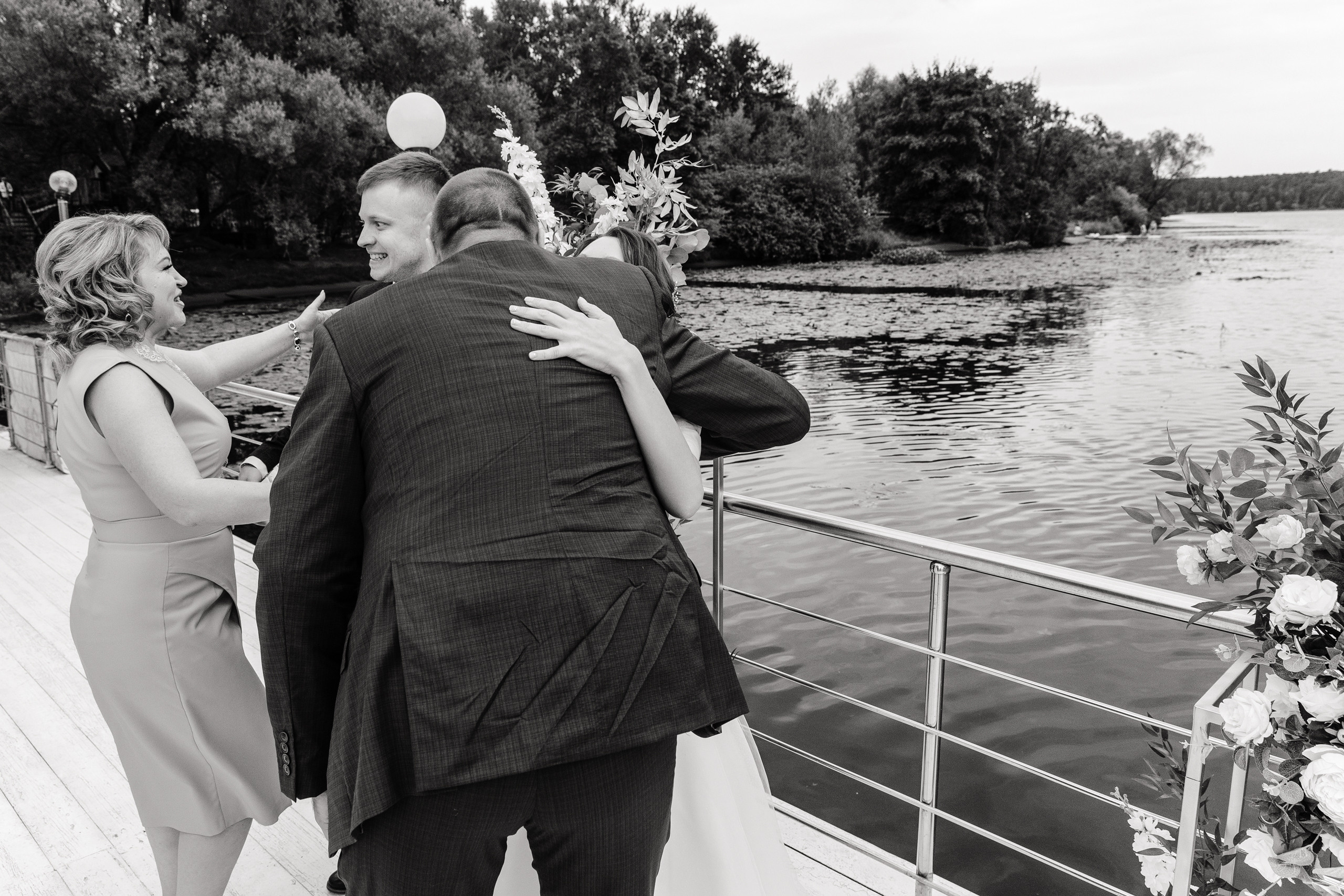 Смех, торт и танцы