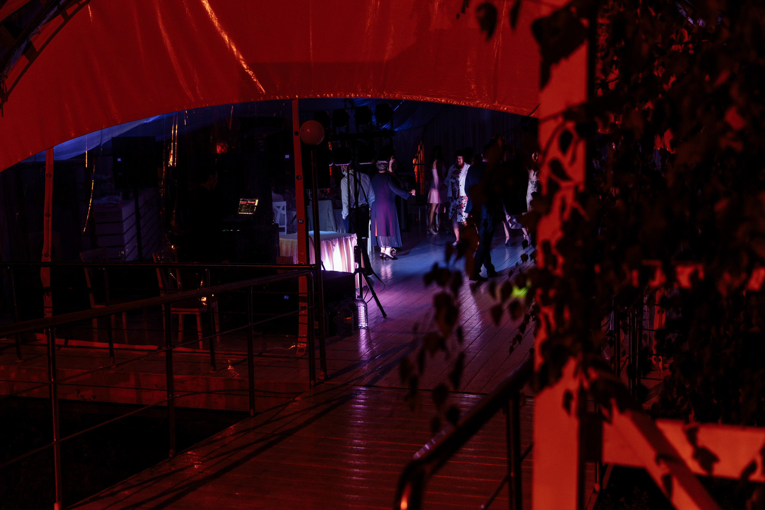 Смех, торт и танцы