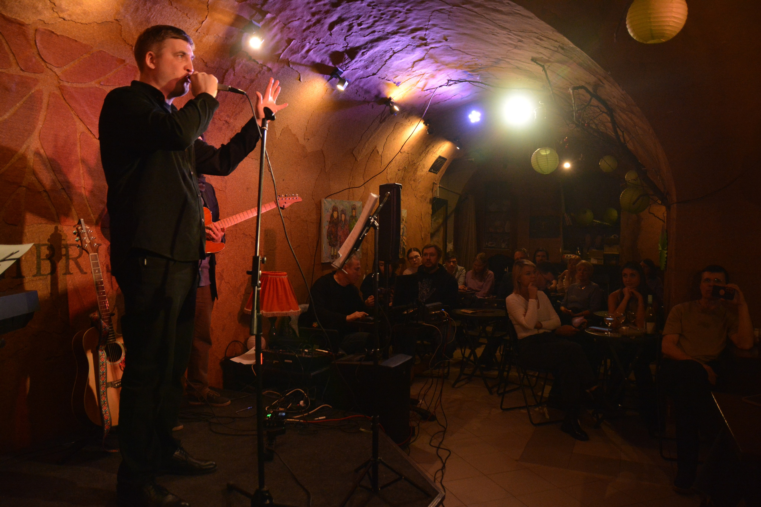 F/8 and be there — оказаться в нужном месте и поймать момент