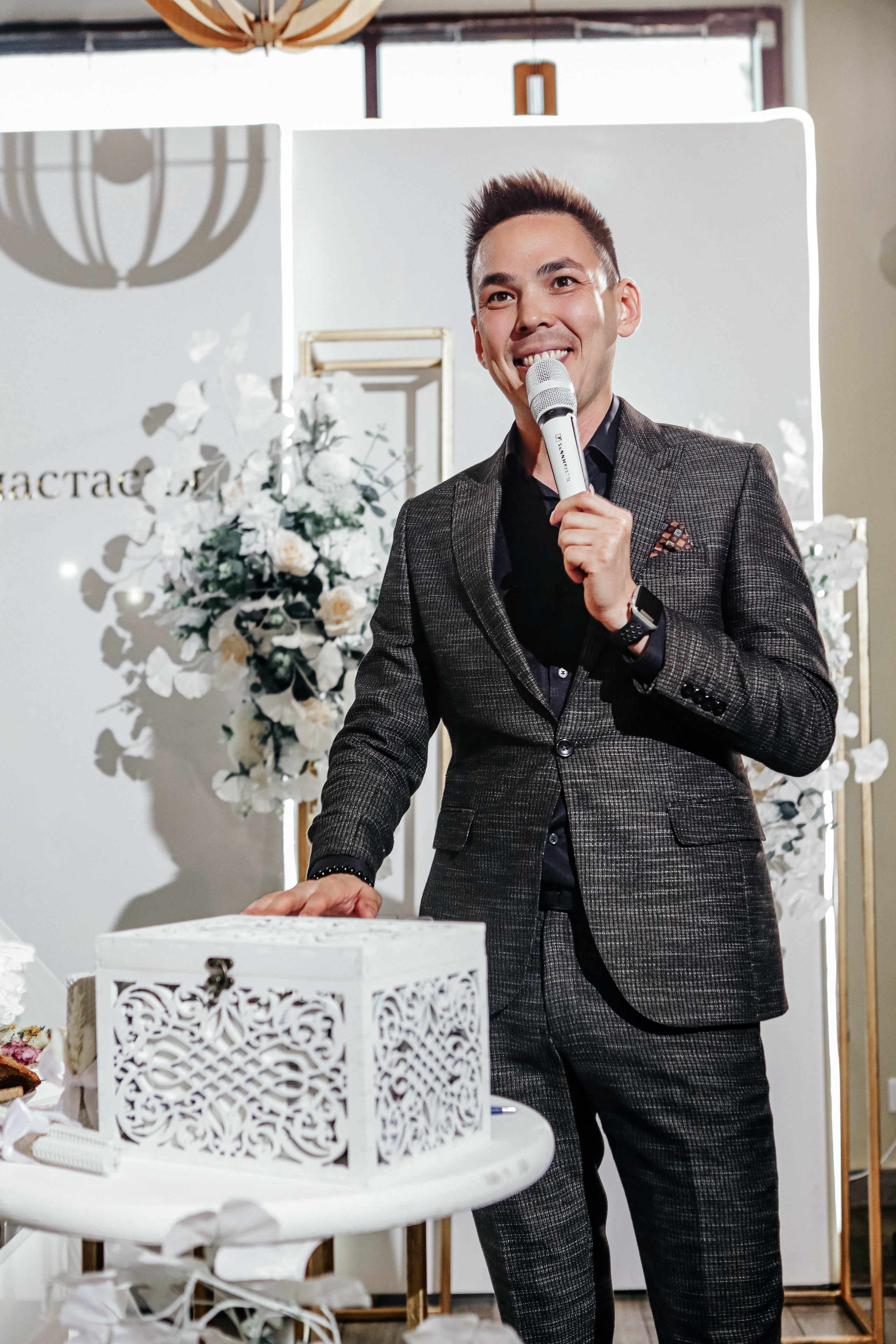 Ведущий мероприятий Артем Банников