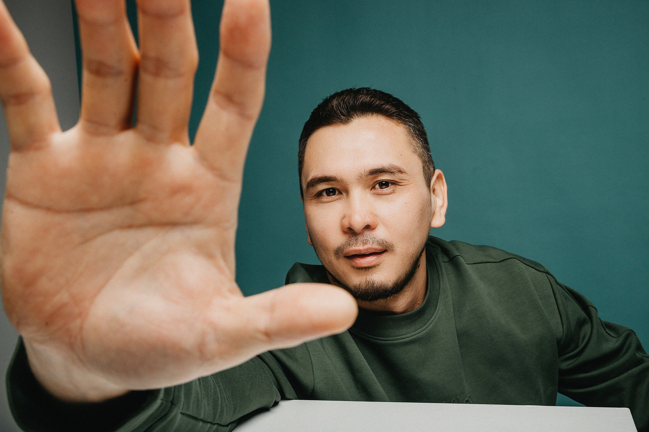 Фотосессия Нурлана в фотостудии Пространство. Свадебный, семейный и портретный фотограф в Алматы, Костанай