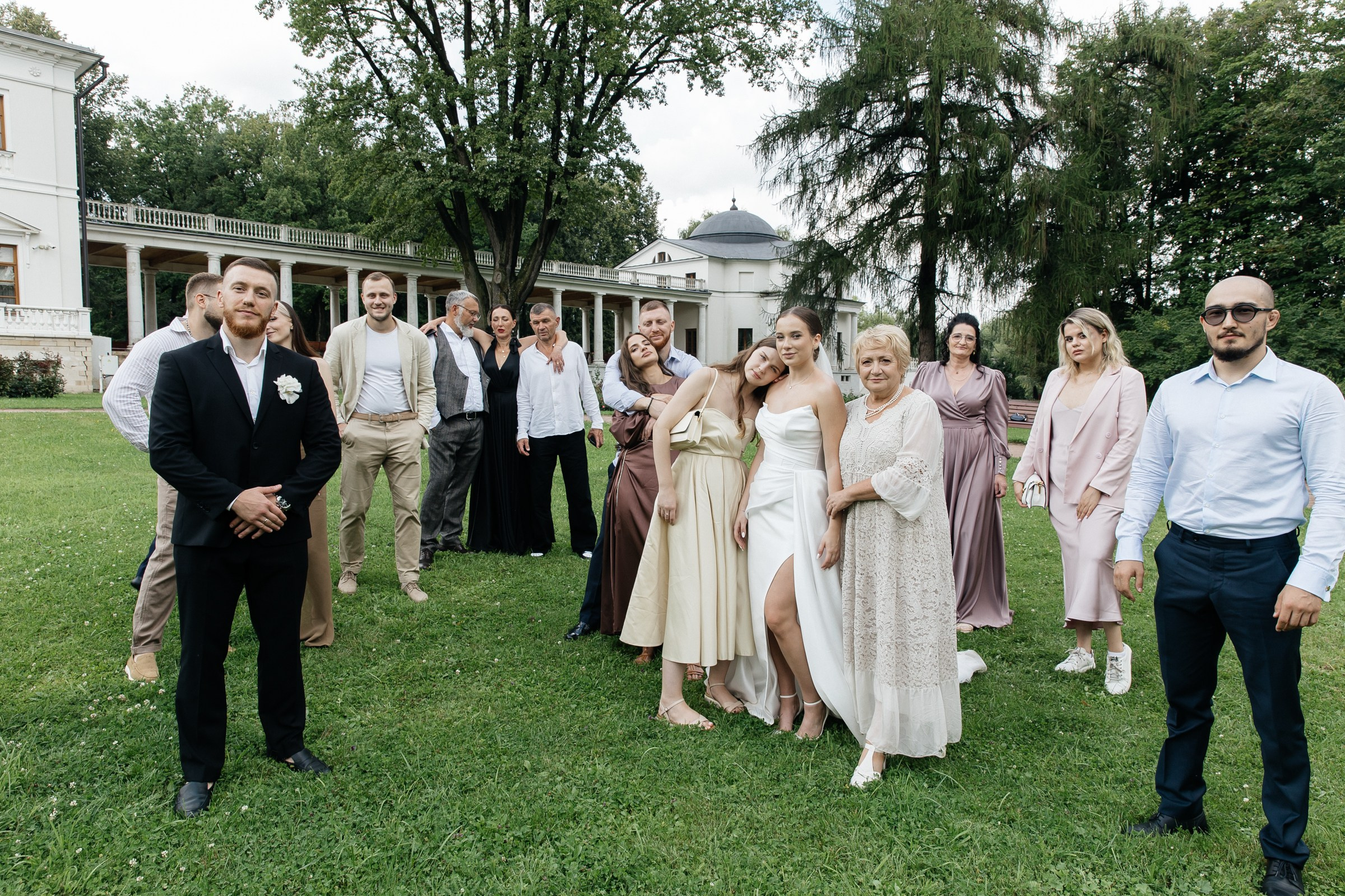 Свадебная фотосессия в усадьбе Остафьево. Свадебный фотограф в Москве Элина Ларченкова. Фото, которые цепляют