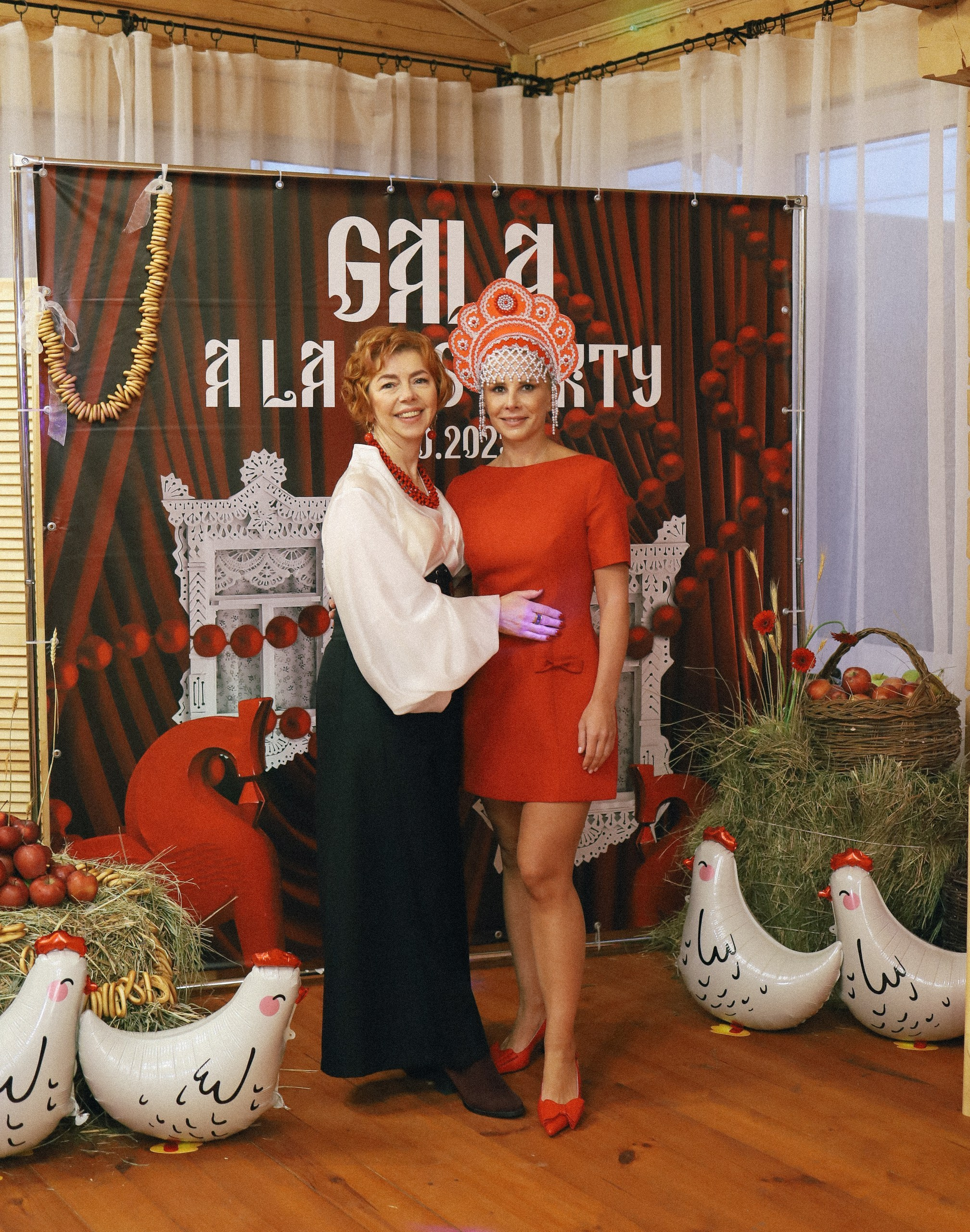 Организация свадьбы, корпоратива, юбилея на веранде в Якушево. Банкетный зал Веранда в Якушево у озера для свадеб, юбилеев, корпоративов. Официальный сайт