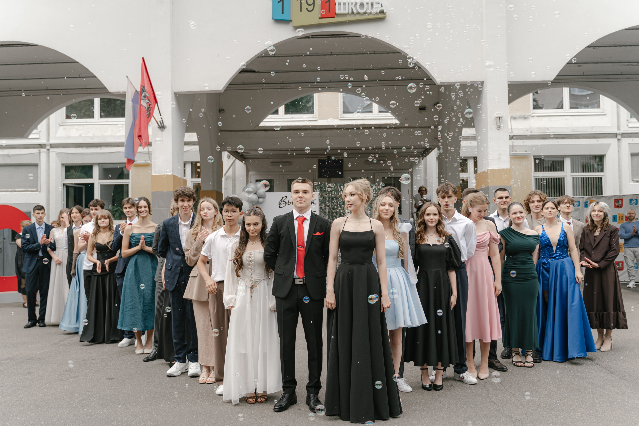 Выпускной альбом 9А класса — фотосессия, видео, репортаж и пожелания в Москве. MILATE — выпускные альбомы, фотосессии и видео в Москве