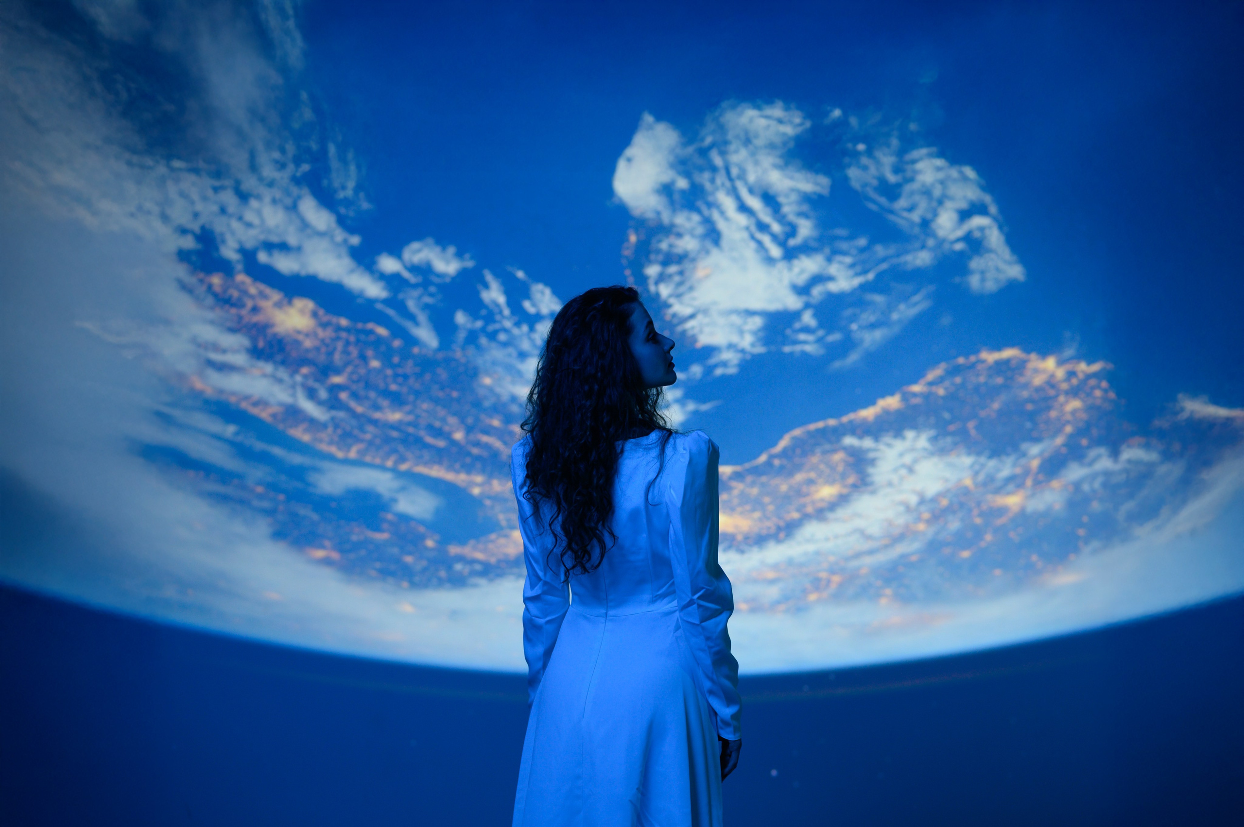 Полина и съёмка с проектором