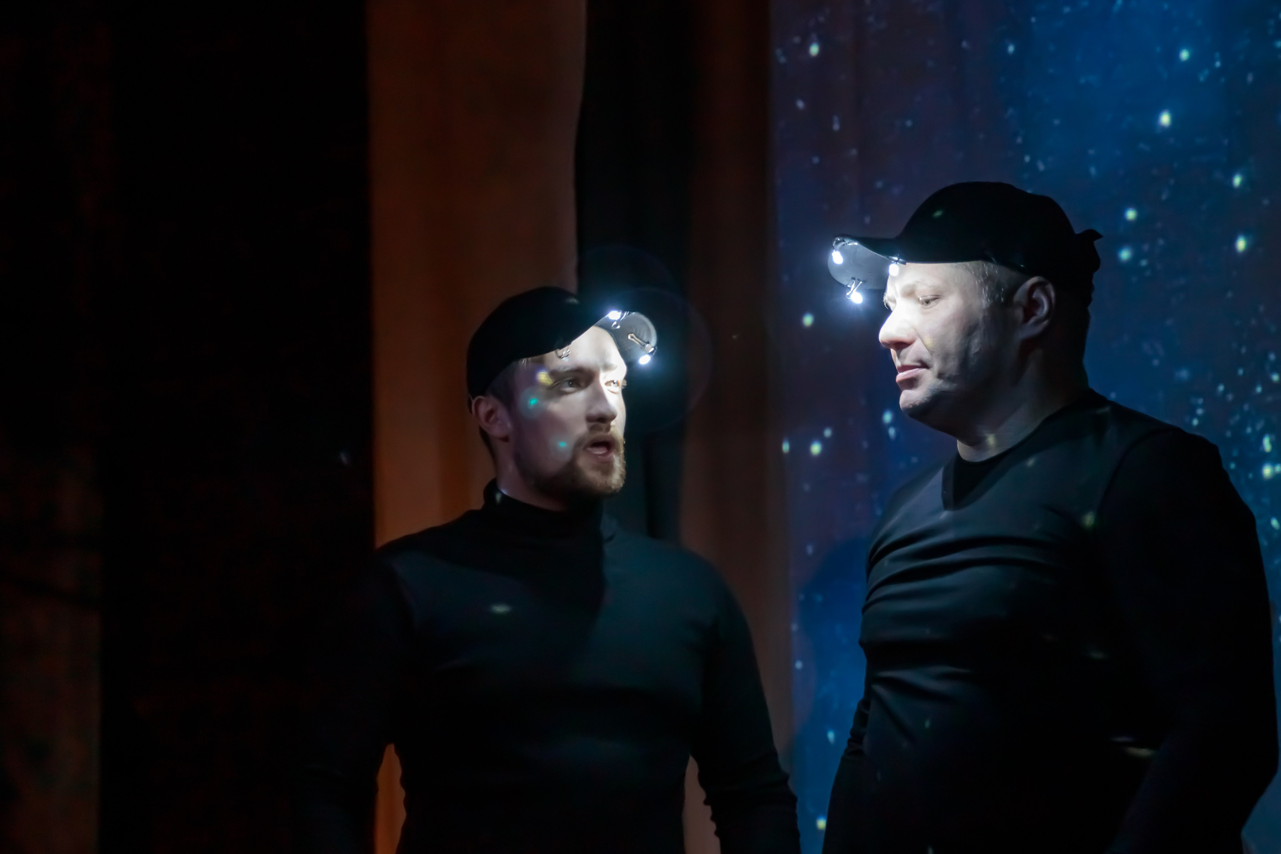 Смотри наверх!. Санкт-Петербургский драматический театр «Палитра»