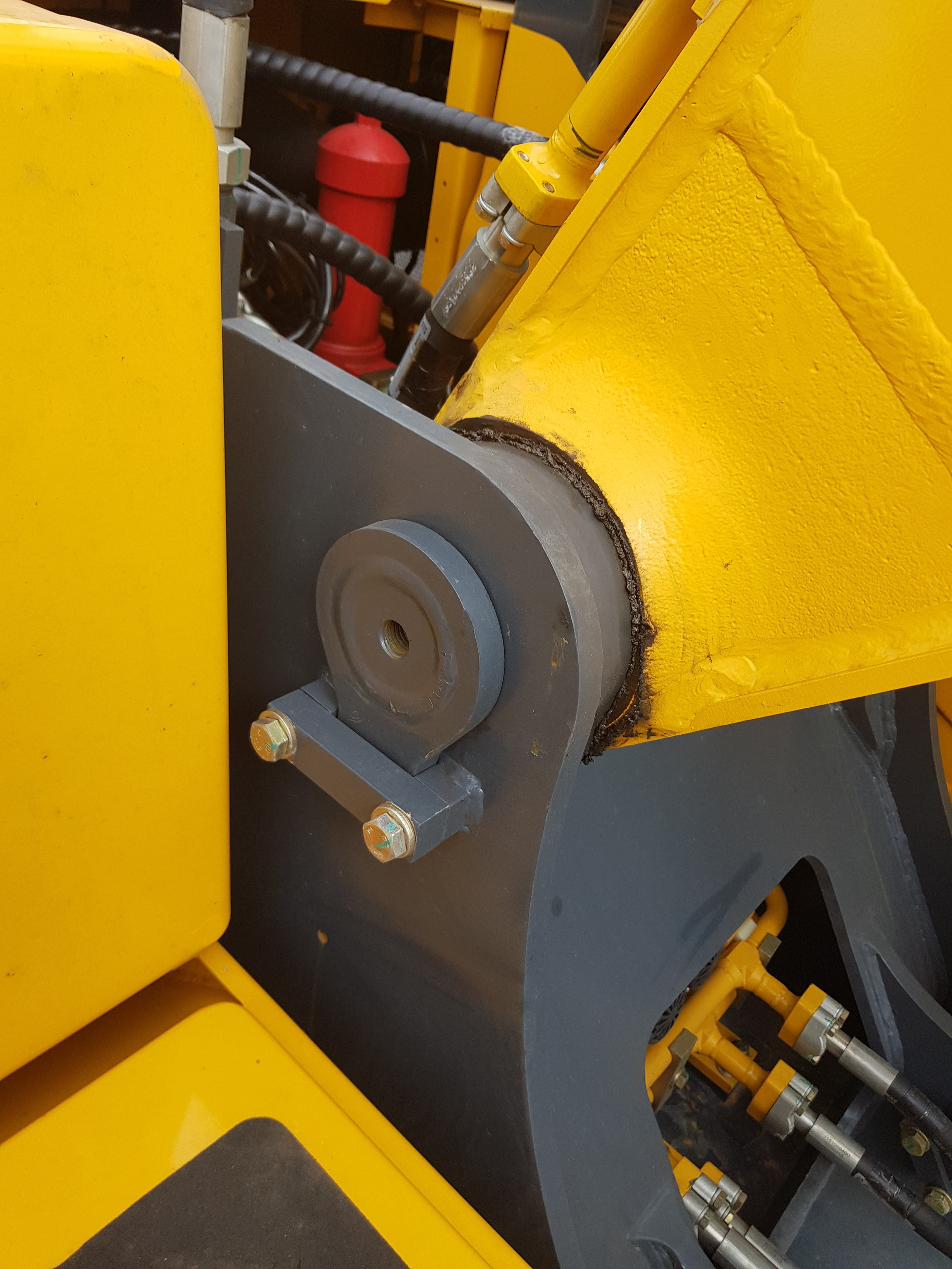 Фото гус. экс. Beezone В220NEW. Продажа и обслуживание грузовой техники и спецтехники в г. Новосибирск компания СТИ