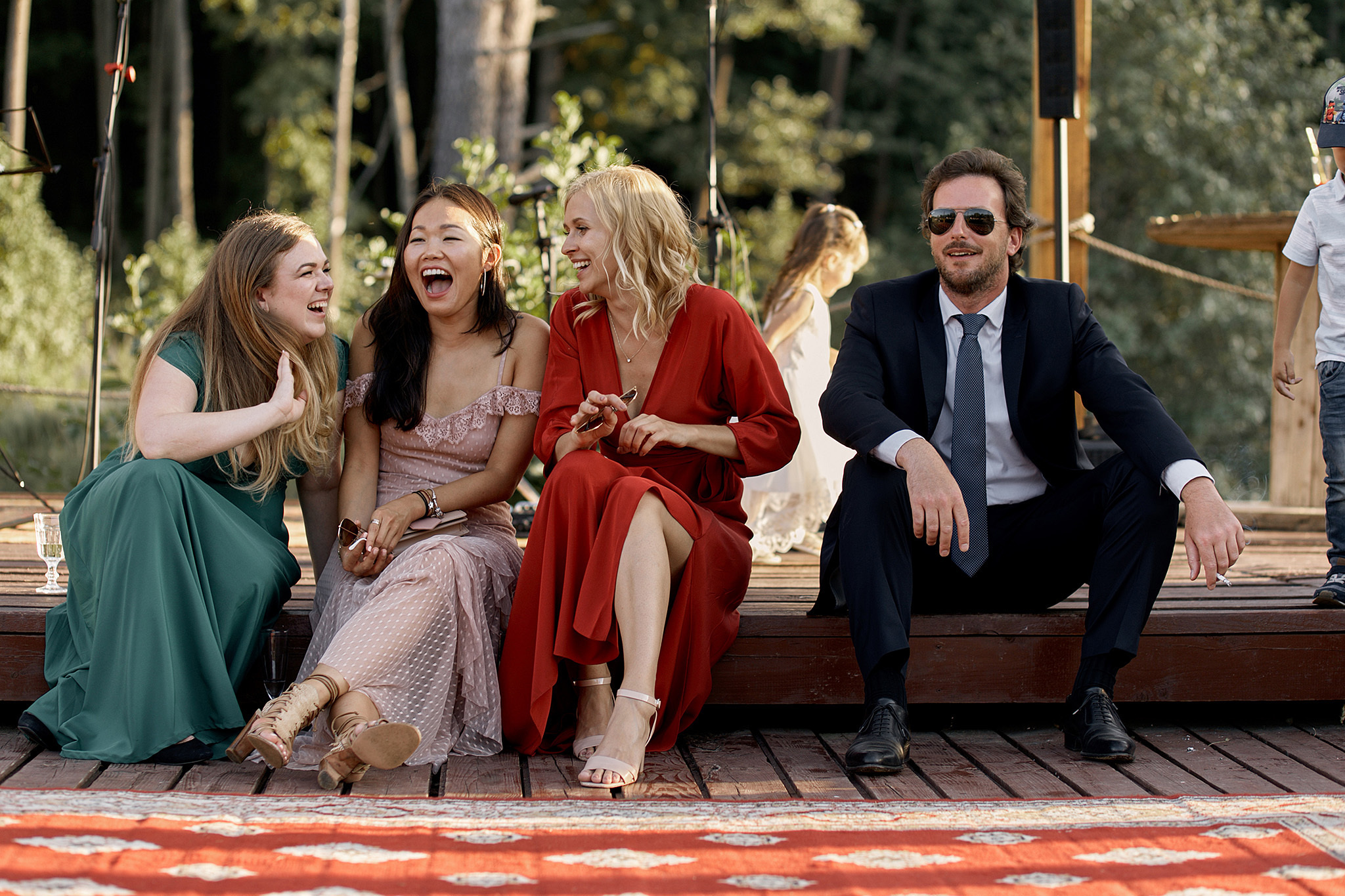 Там где нет связи, люди вынуждены общаться)). Фотограф Игорь Цаплин