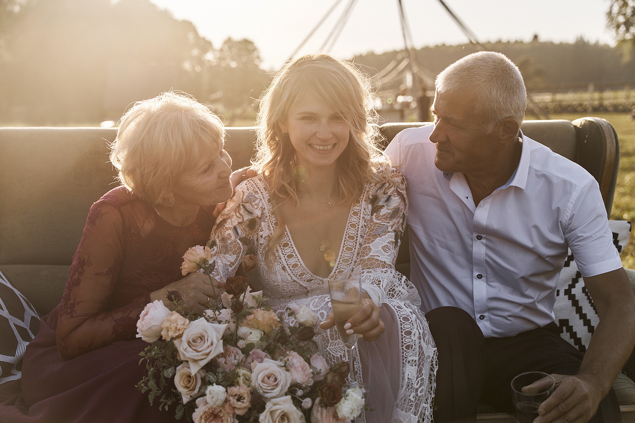 Там где нет связи, люди вынуждены общаться)). Фотограф Игорь Цаплин