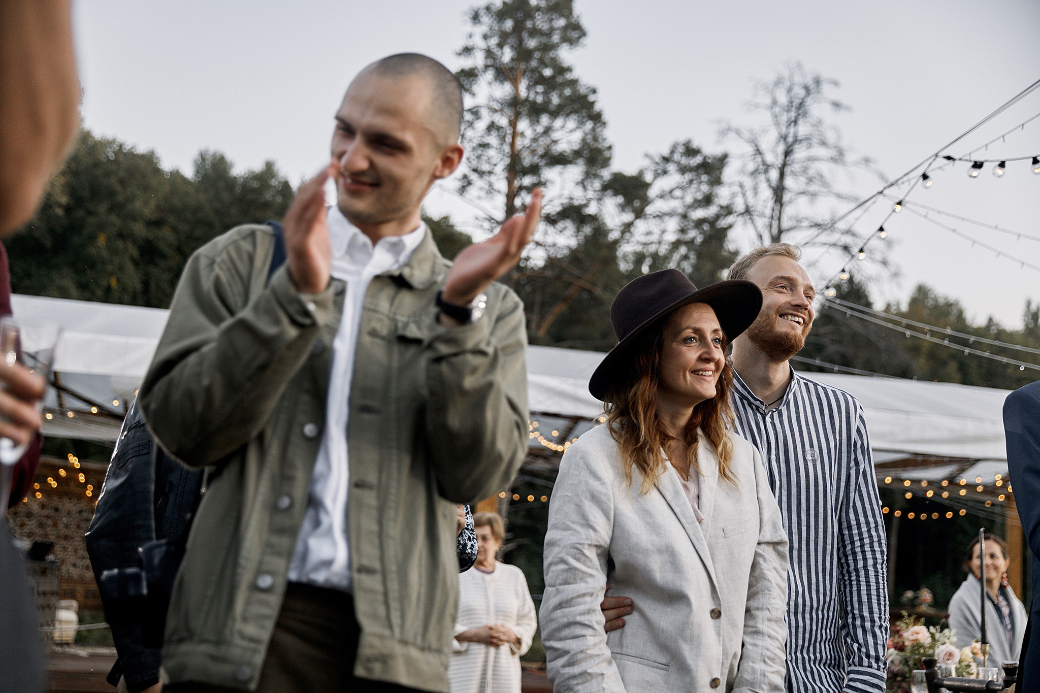 Там где нет связи, люди вынуждены общаться)). Фотограф Игорь Цаплин