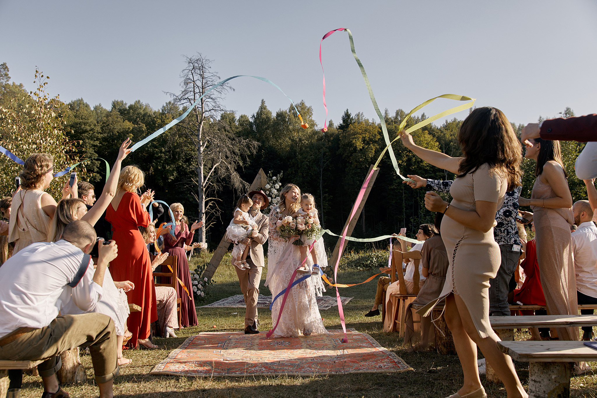 Там где нет связи, люди вынуждены общаться)). Фотограф Игорь Цаплин