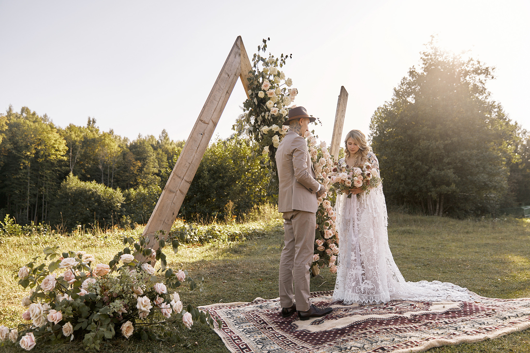 Там где нет связи, люди вынуждены общаться)). Фотограф Игорь Цаплин