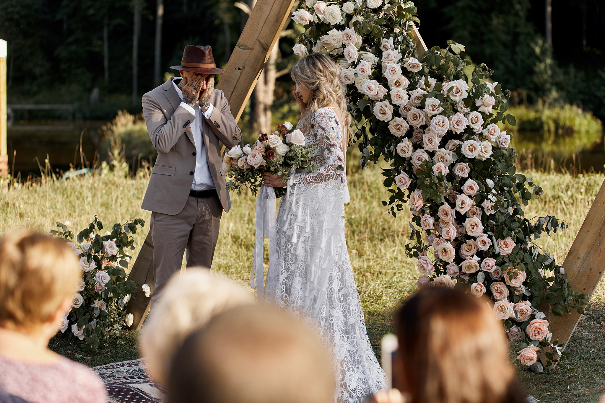 Там где нет связи, люди вынуждены общаться)). Фотограф Игорь Цаплин