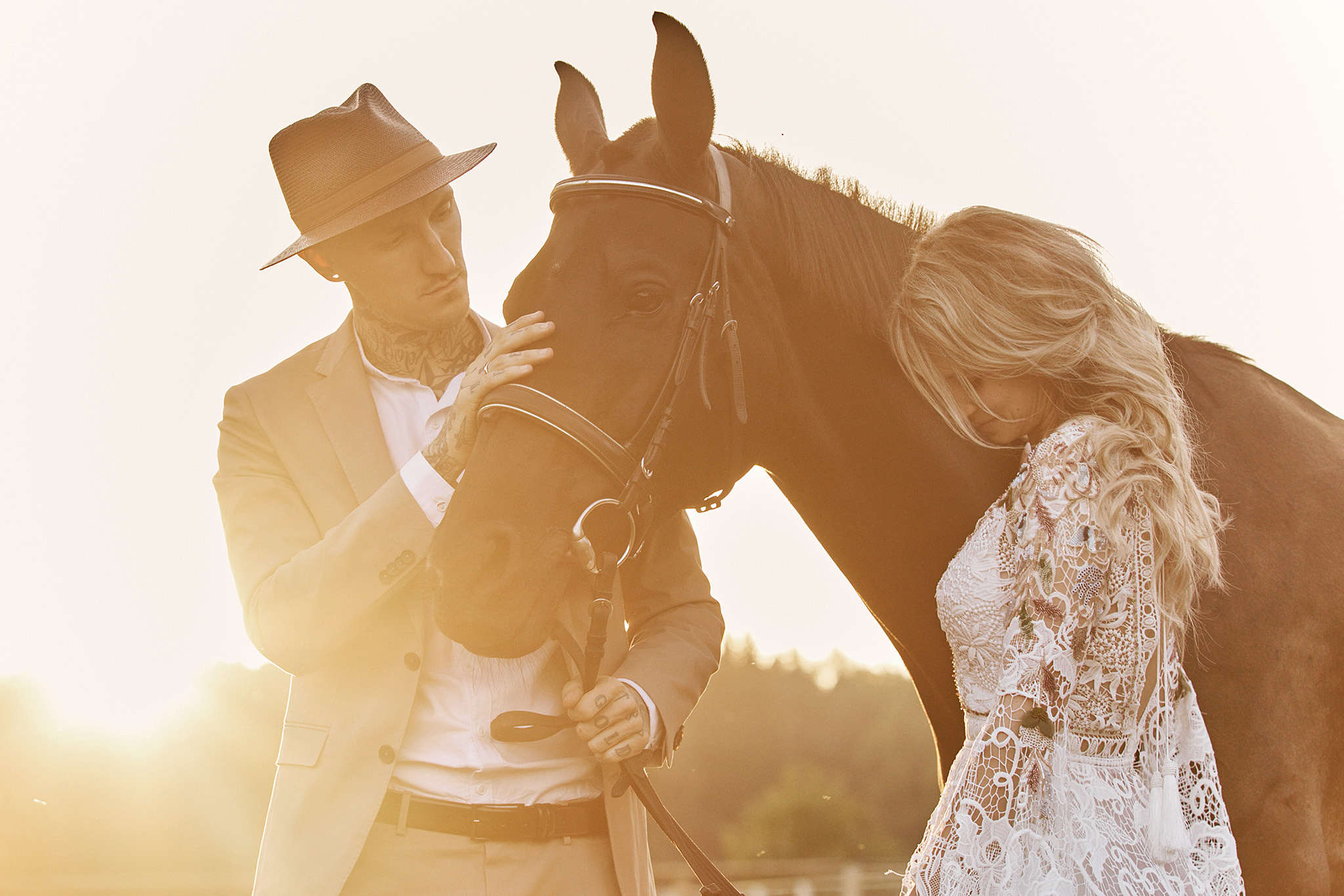 Там где нет связи, люди вынуждены общаться)). Фотограф Игорь Цаплин