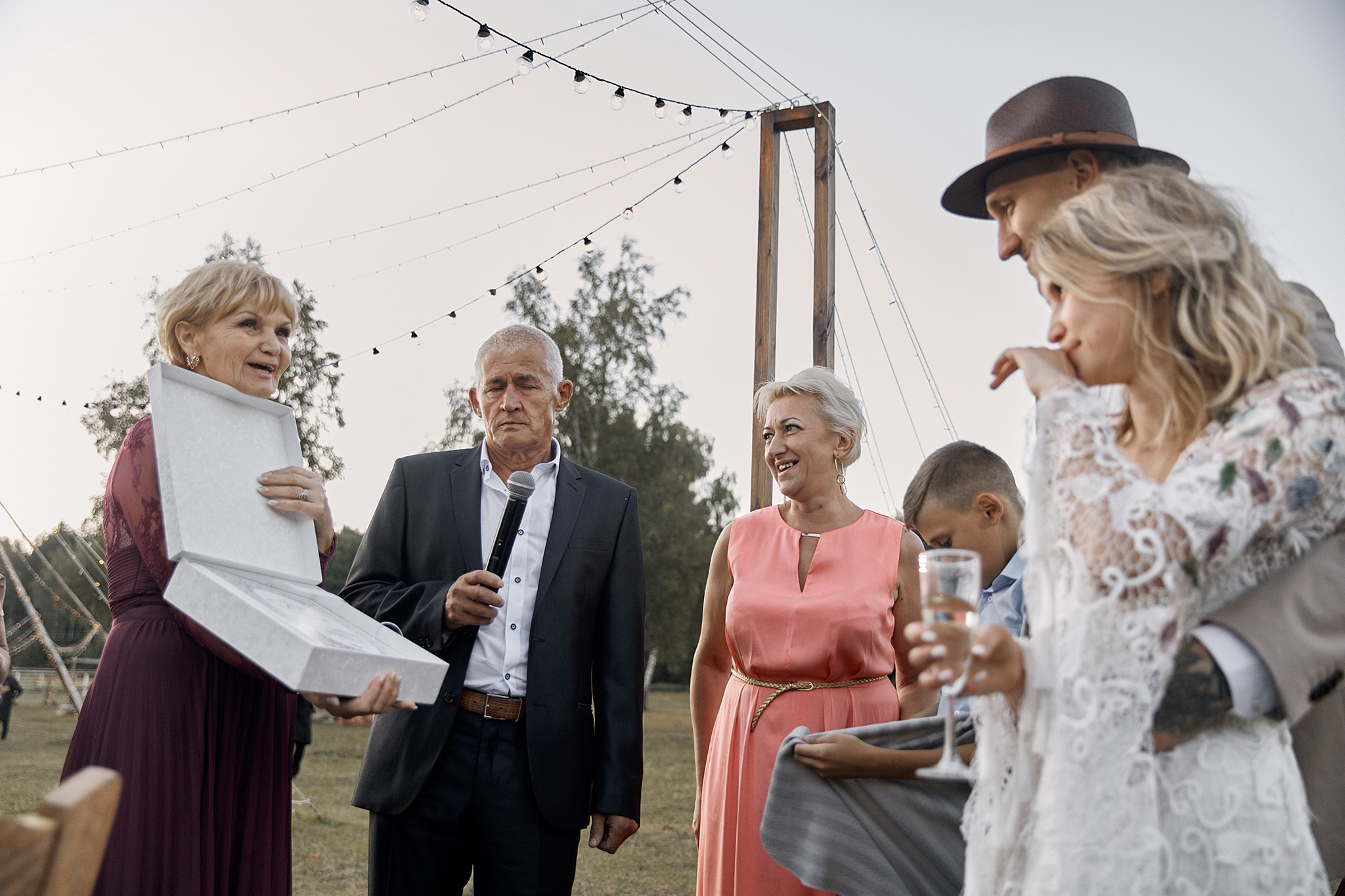 Там где нет связи, люди вынуждены общаться)). Фотограф Игорь Цаплин