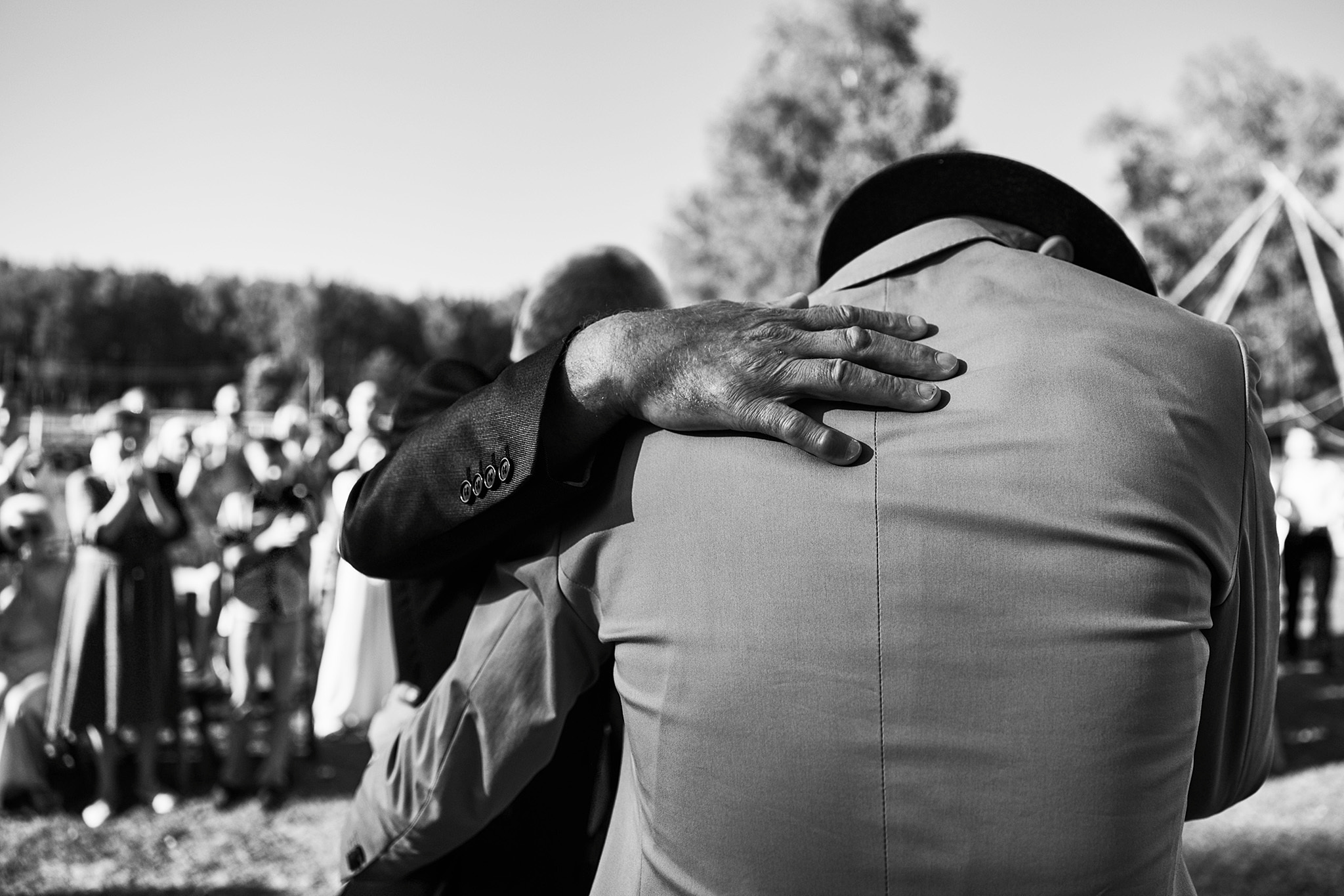 Там где нет связи, люди вынуждены общаться)). Фотограф Игорь Цаплин