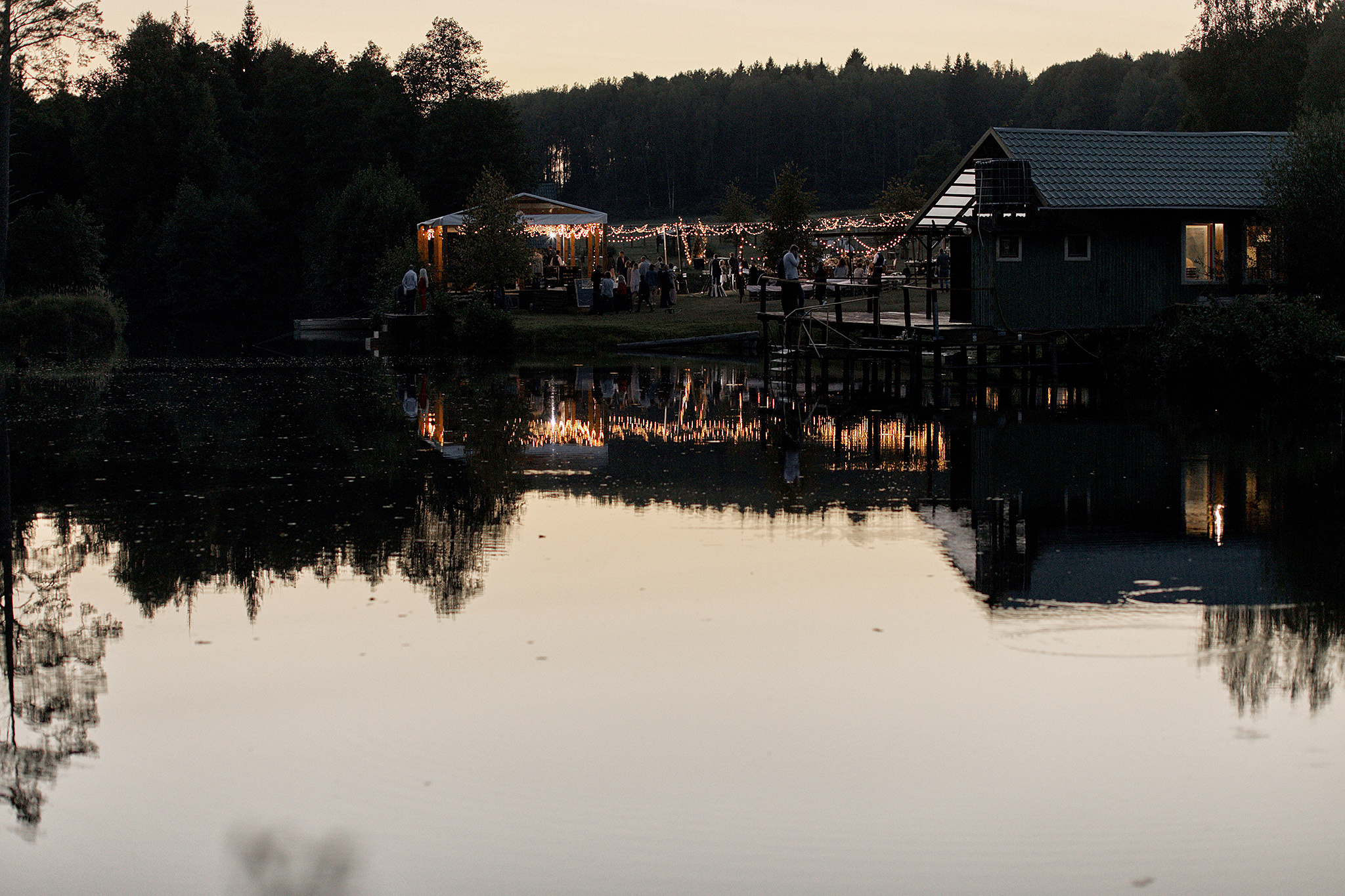 Там где нет связи, люди вынуждены общаться)). Фотограф Игорь Цаплин