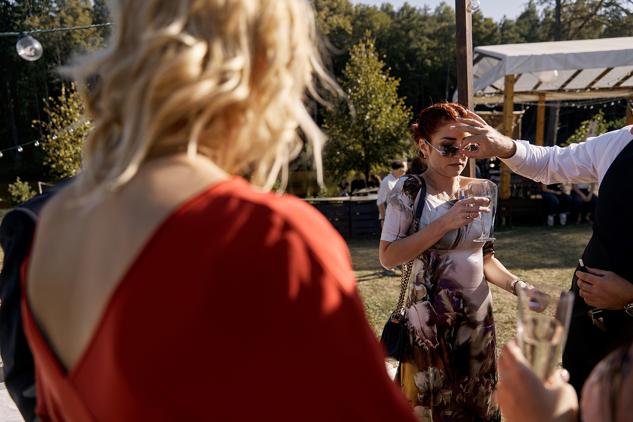 Там где нет связи, люди вынуждены общаться)). Фотограф Игорь Цаплин