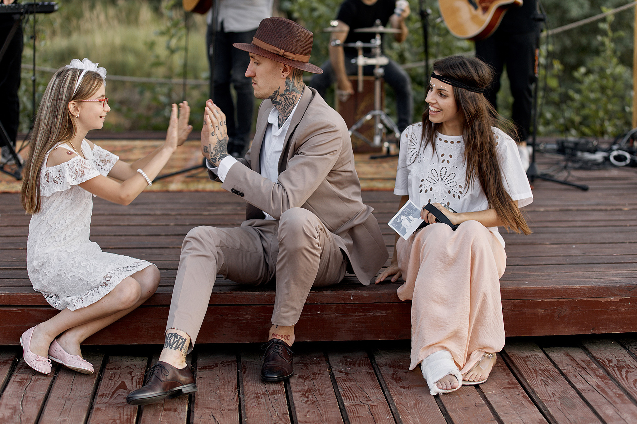 Там где нет связи, люди вынуждены общаться)). Фотограф Игорь Цаплин